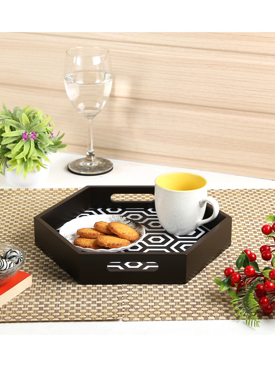 

Crayton Black & White MDF Small Hexagon Serving Tray