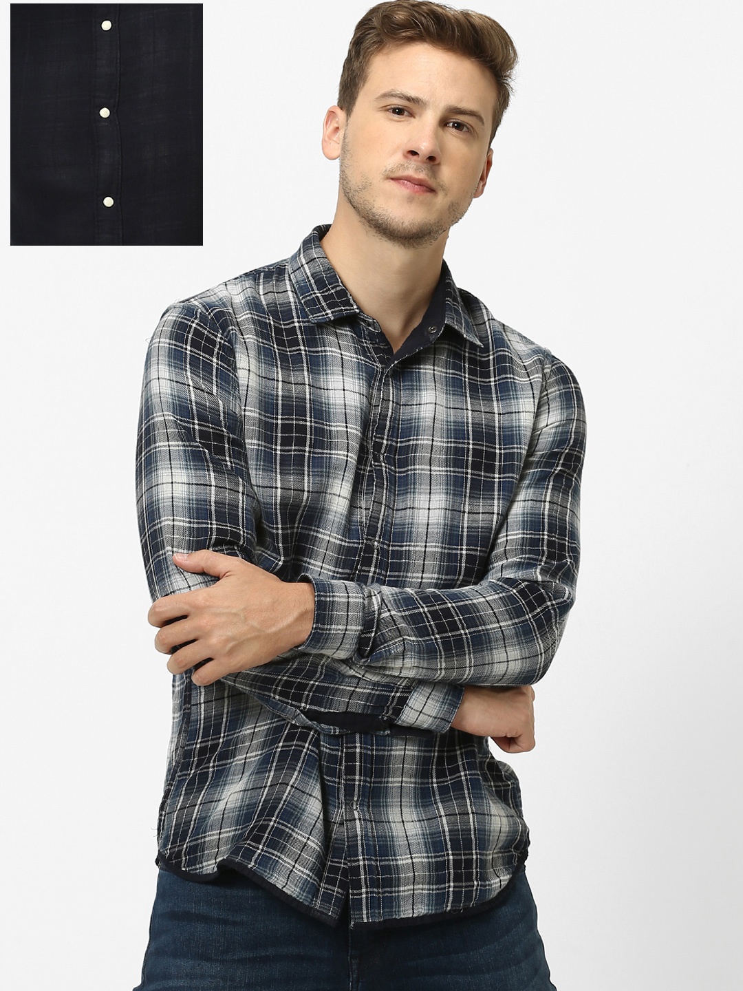 

Celio Men Navy Blue & Off-White Regular Fit Checked Cotton Casual Shirt