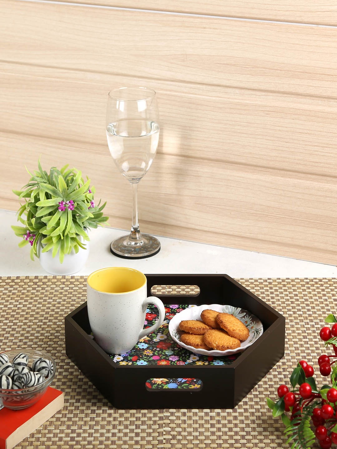 

Crayton Multicolored MDF Small Hexagon Serving Tray, Multi