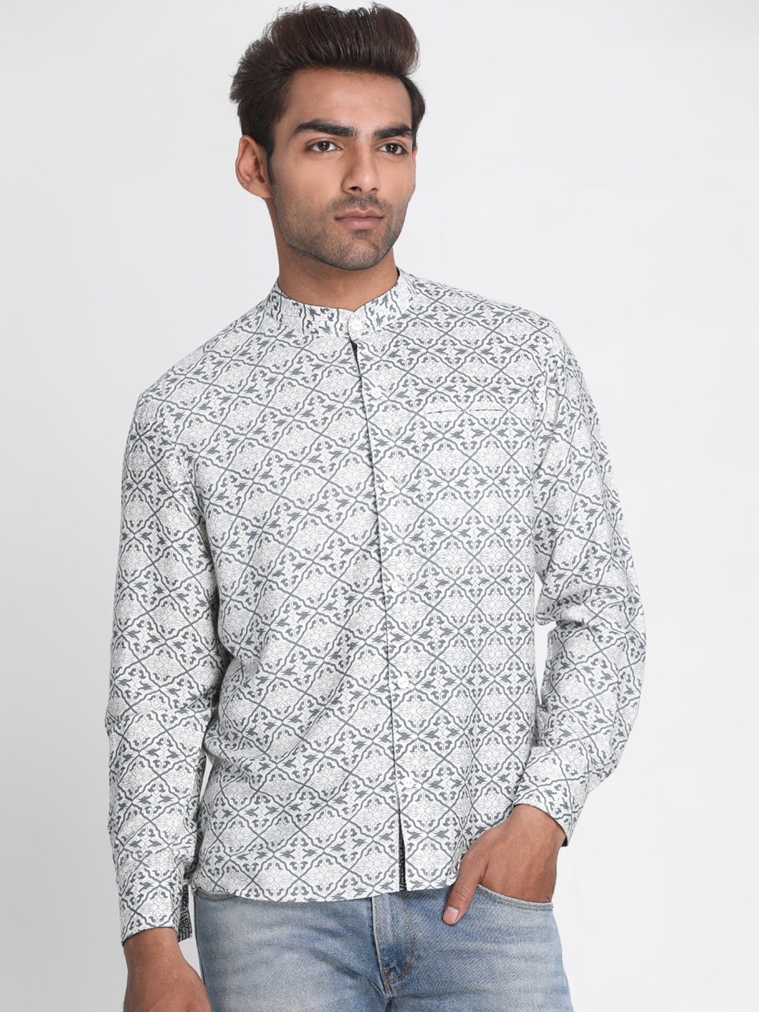 

Nakshi Men White & Grey Slim Fit Printed Casual Shirt