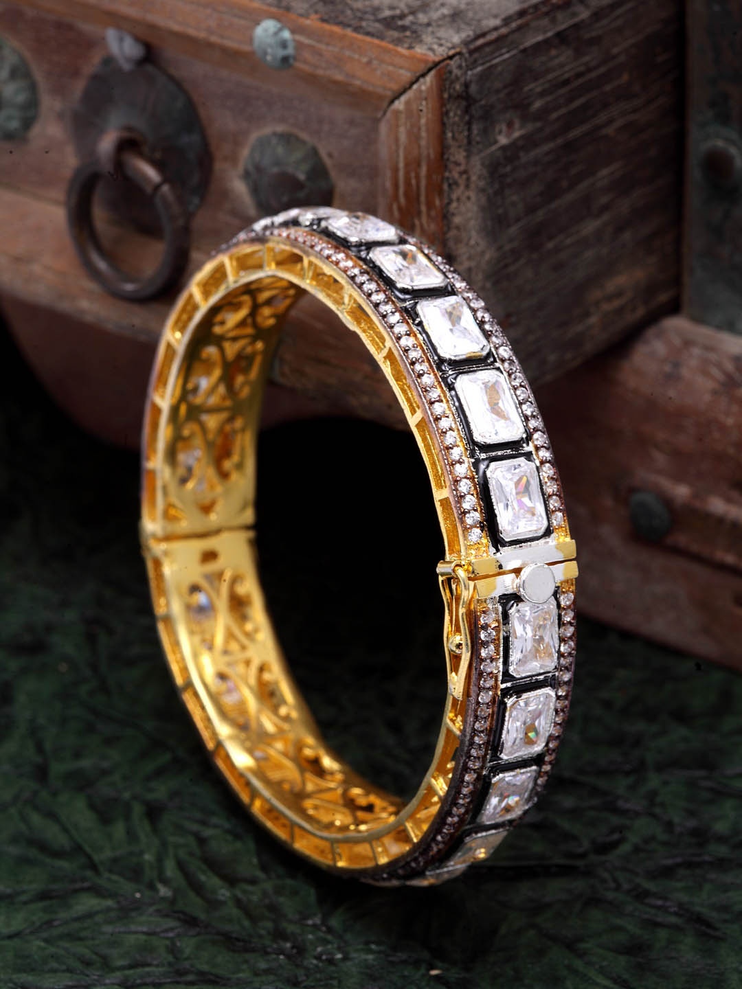 

DUGRISTYLE White Gold-Plated Cuff Bracelet
