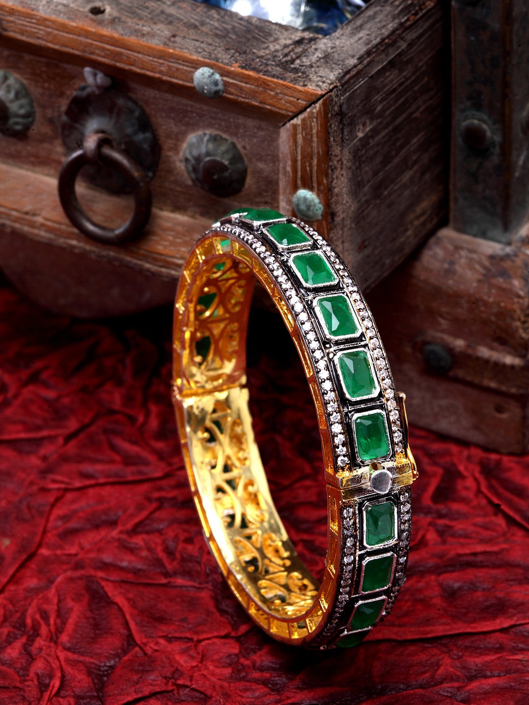 

DUGRISTYLE Green & Gold-Plated Sterling Silver Cuff Bracelet