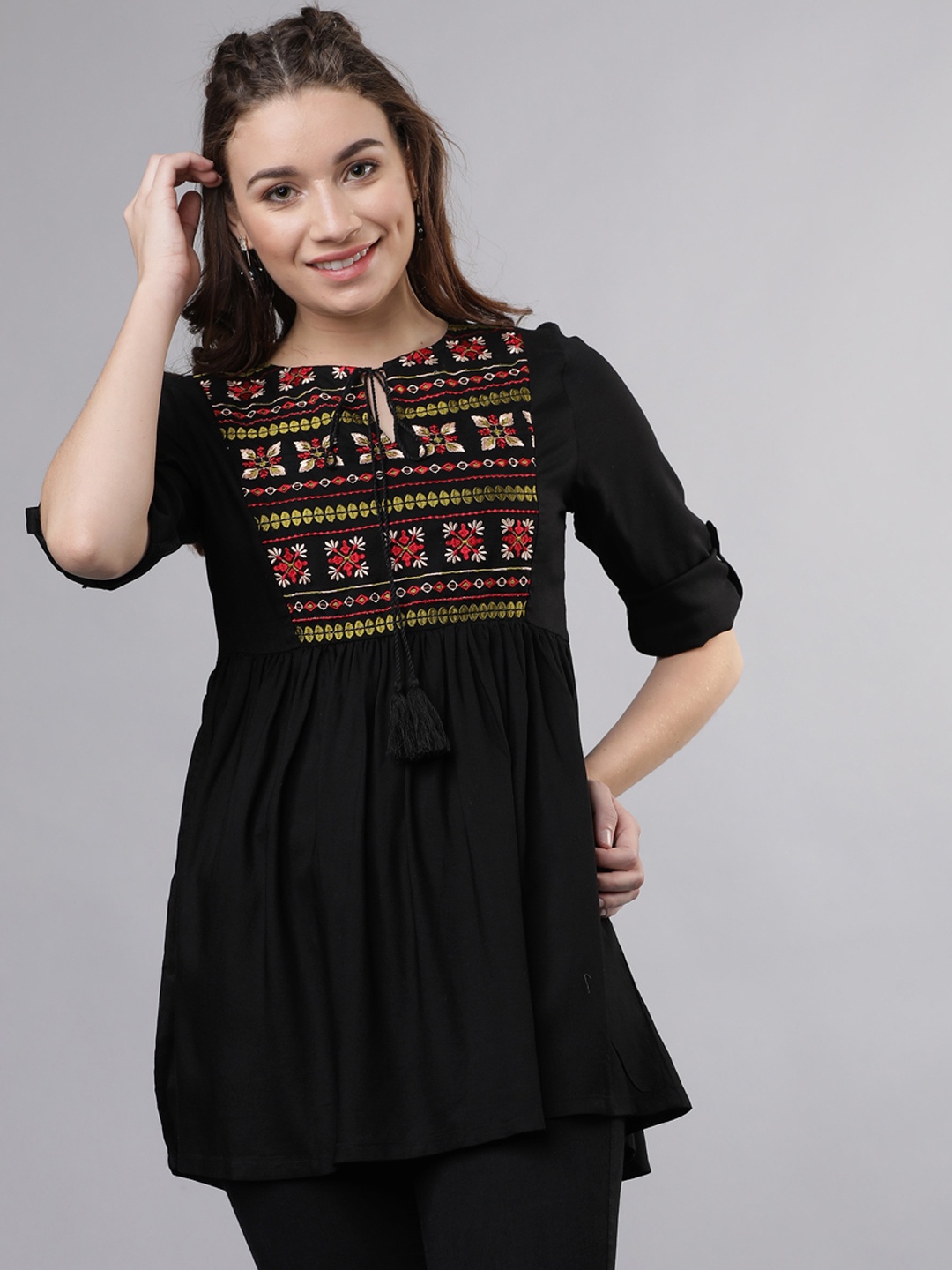 

Vishudh Women Black Solid Tunic