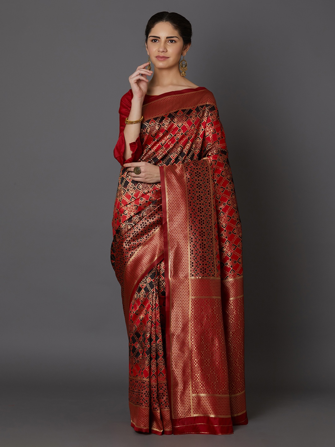 

Mitera Maroon Silk Blend Woven Design Kanjeevaram Saree