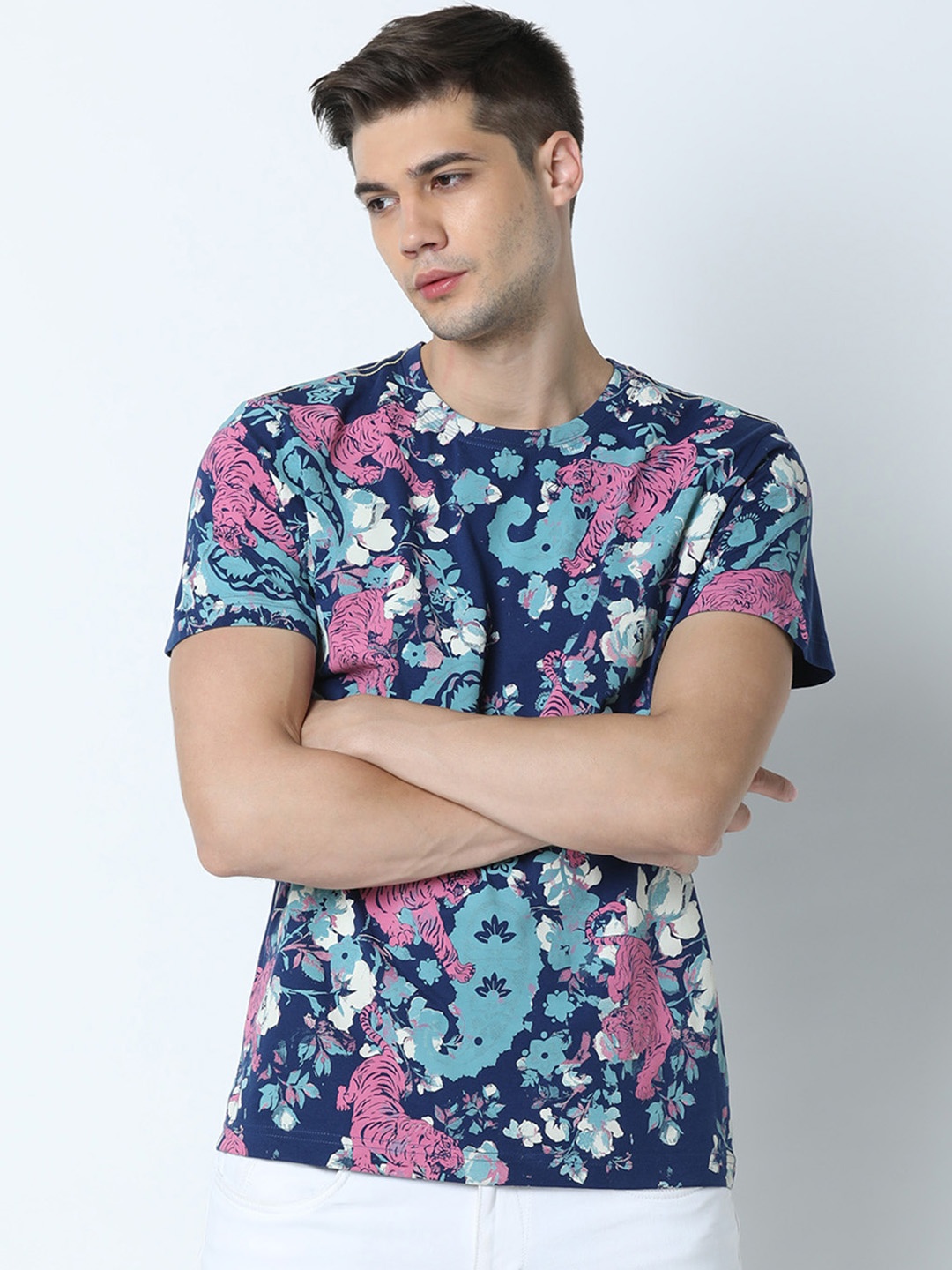 

Huetrap Men Blue Floral Printed Cotton T-shirt