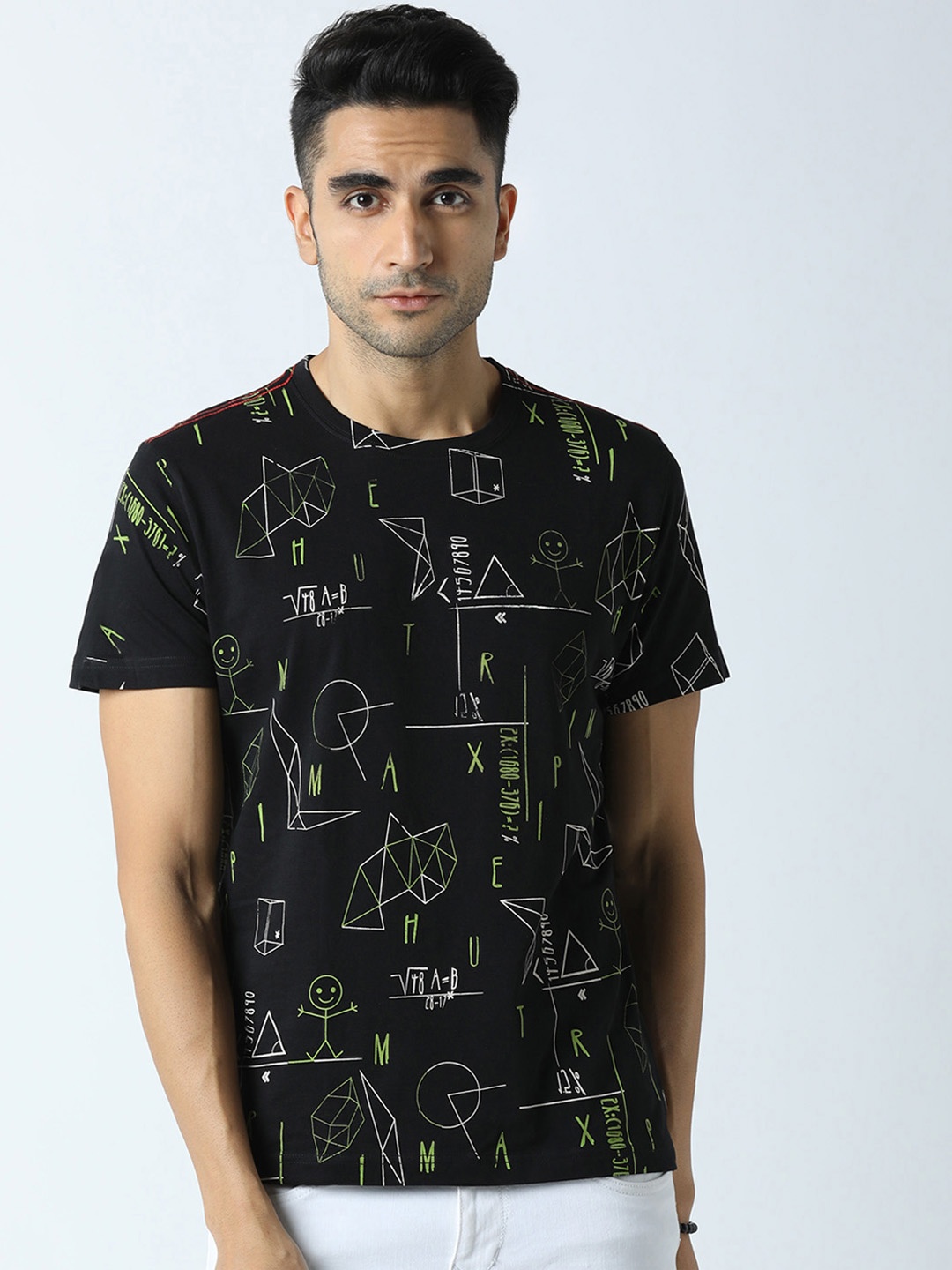 

Huetrap Men Black Printed Round Neck T-shirt
