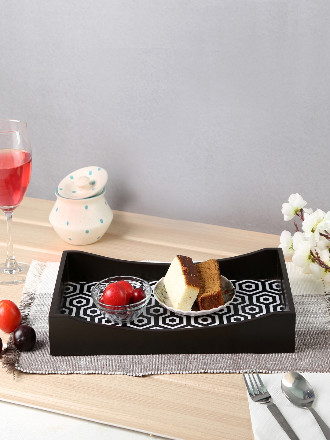

Crayton Black & White MDF Rectangular Serving Tray