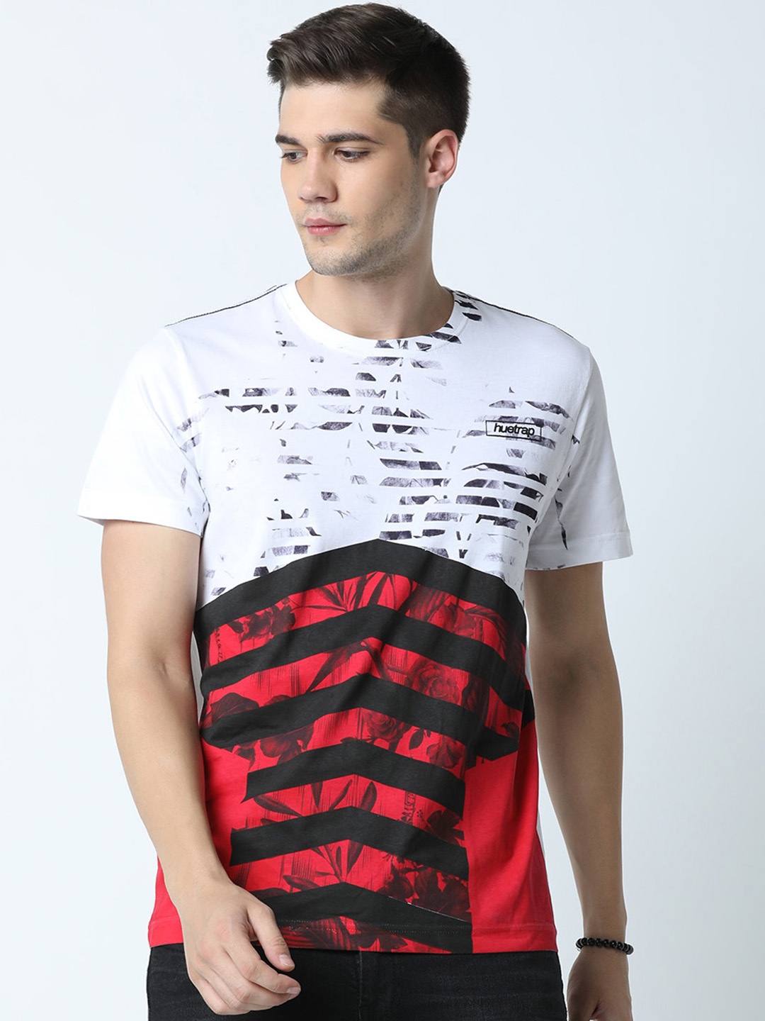 

Huetrap Men White & Red Colourblocked Round Neck T-shirt