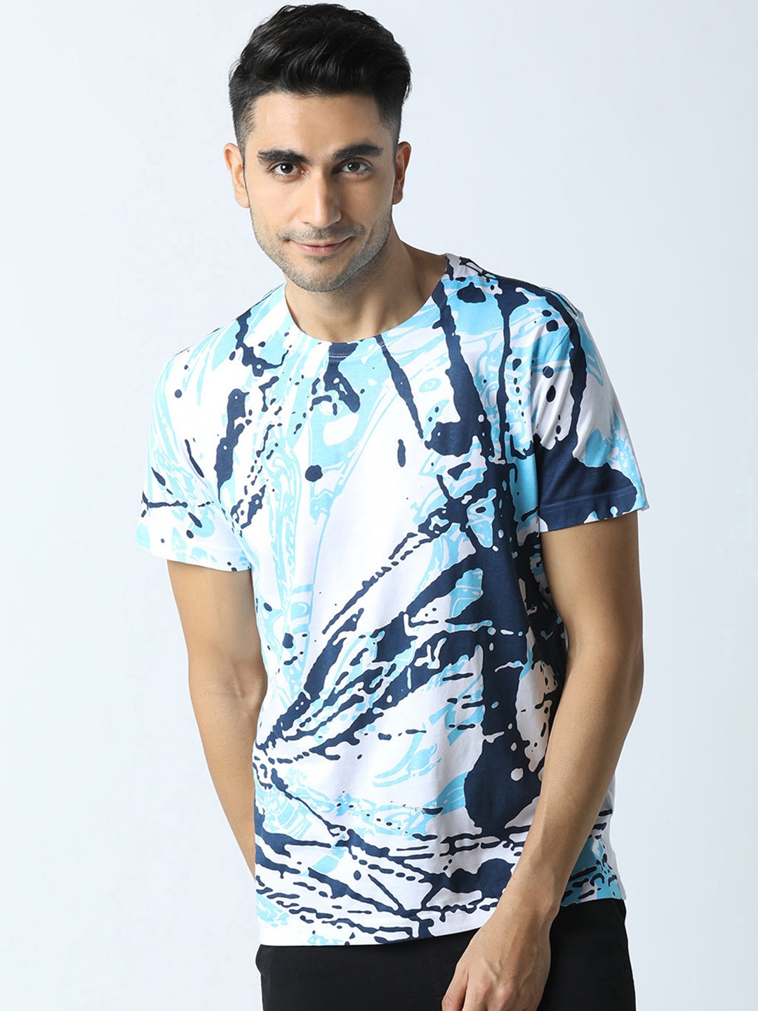 

Huetrap Men White & Blue Printed Round Neck T-shirt