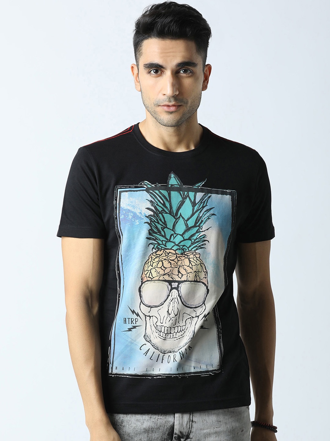 

Huetrap Men Black & Blue Printed Round Neck T-shirt