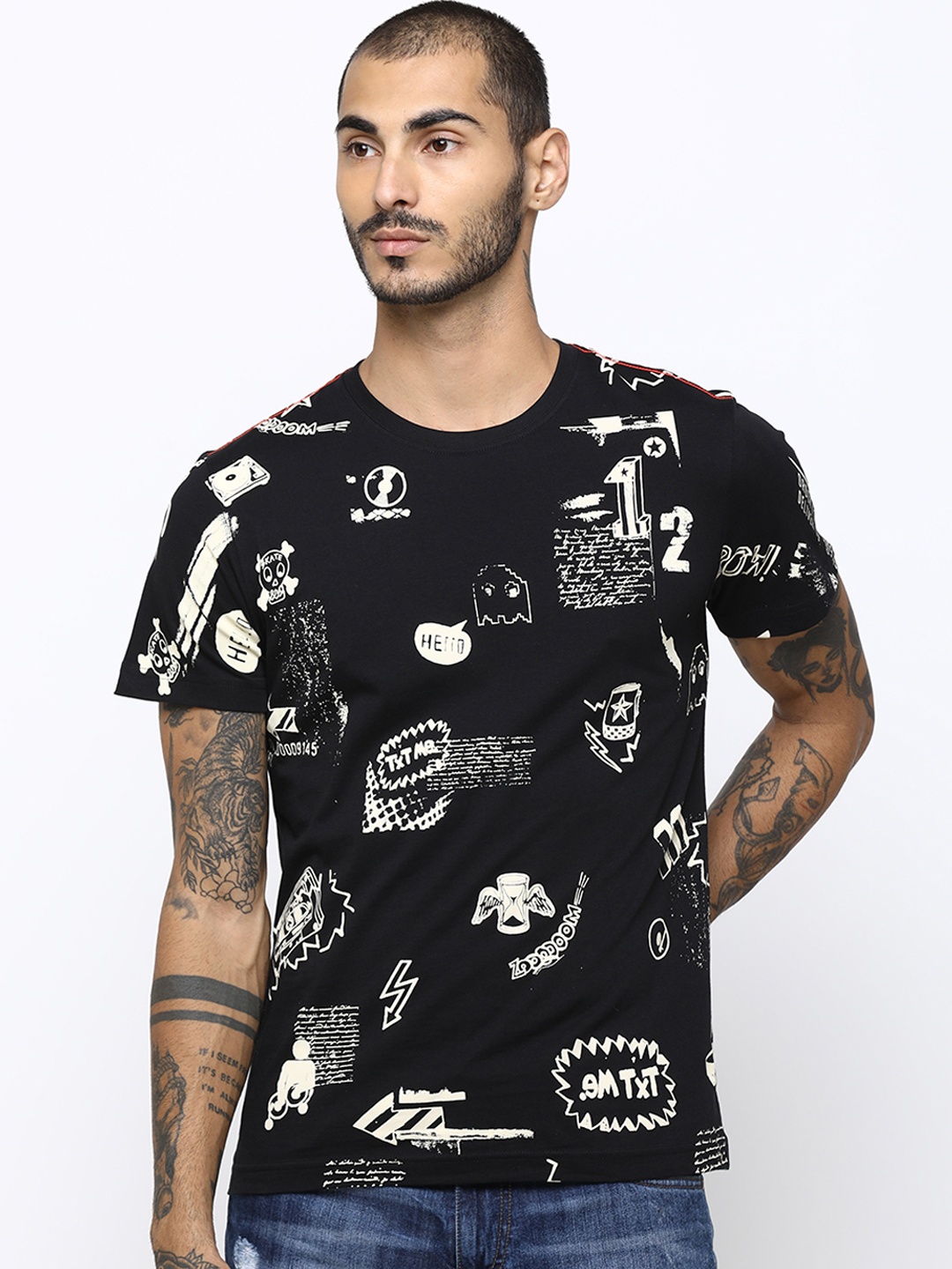 

Huetrap Men Black & Off-White Printed Round Neck T-shirt