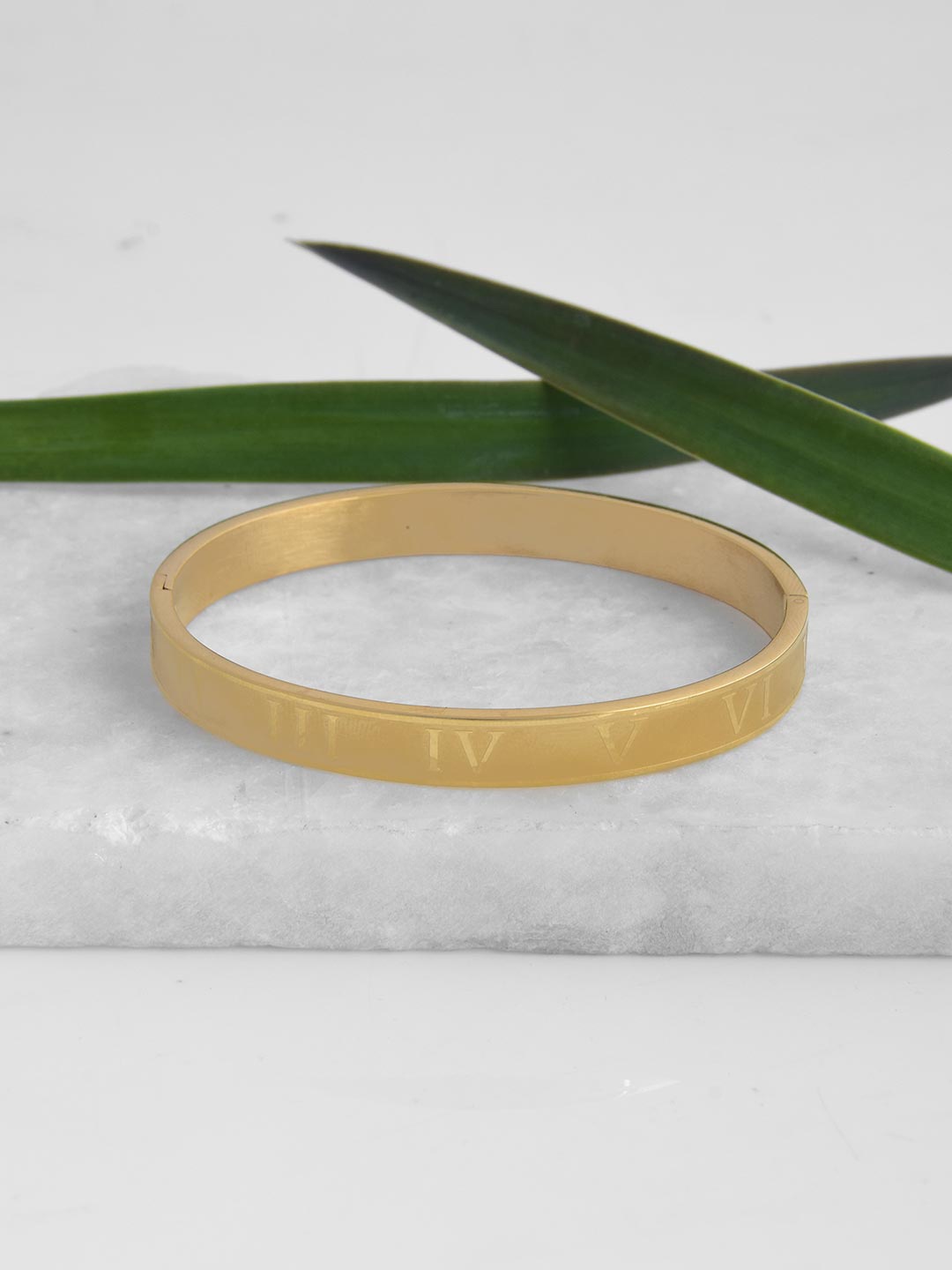 

Tistabene Men Alloy Gold-Plated Cuff Bracelet
