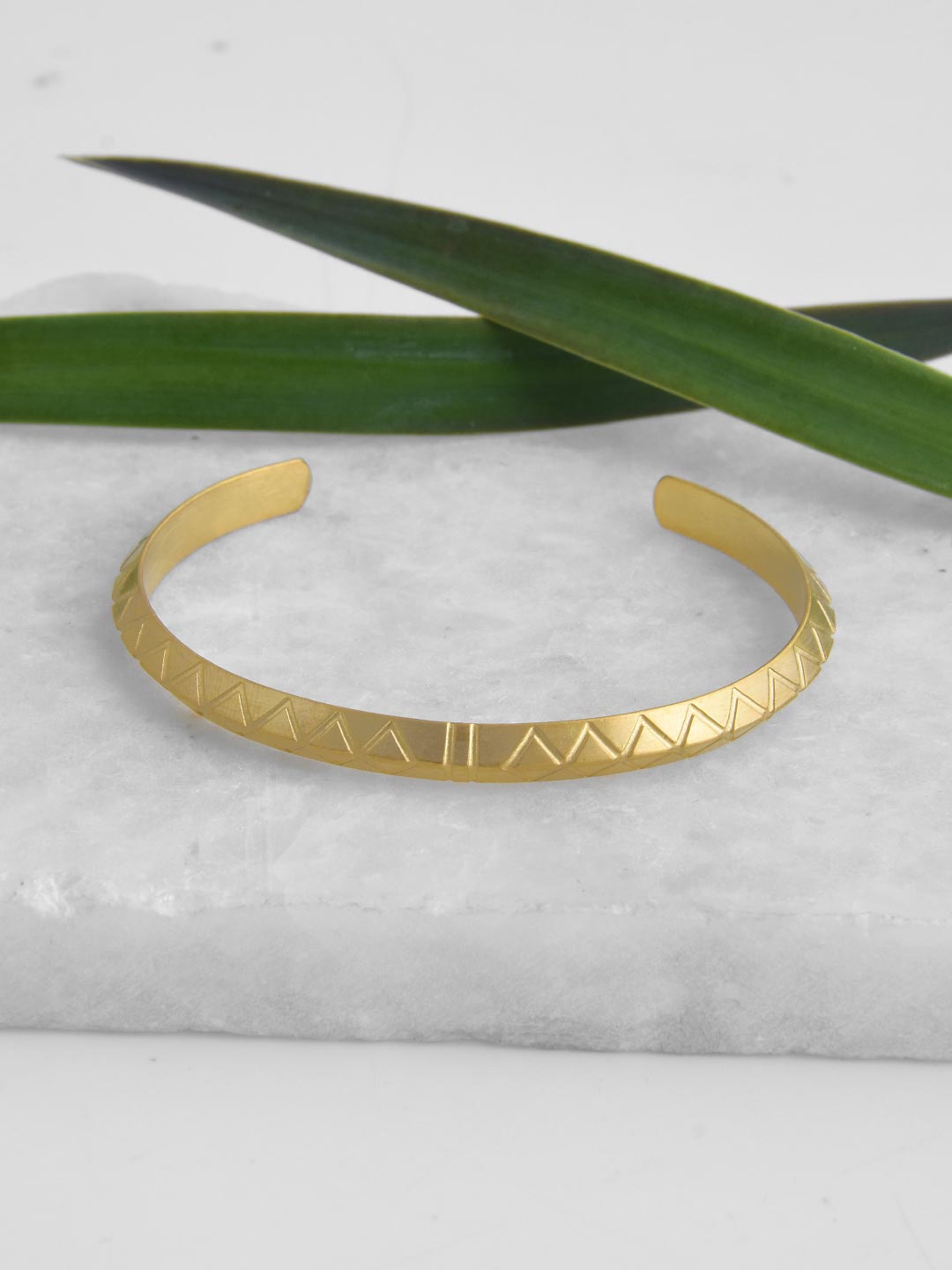 

Tistabene Men Alloy Gold-Plated Cuff Bracelet