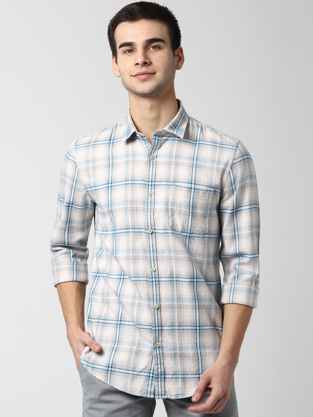 

Peter England Casuals Men Off-White & Blue Checked Slim Fit Casual Shirt