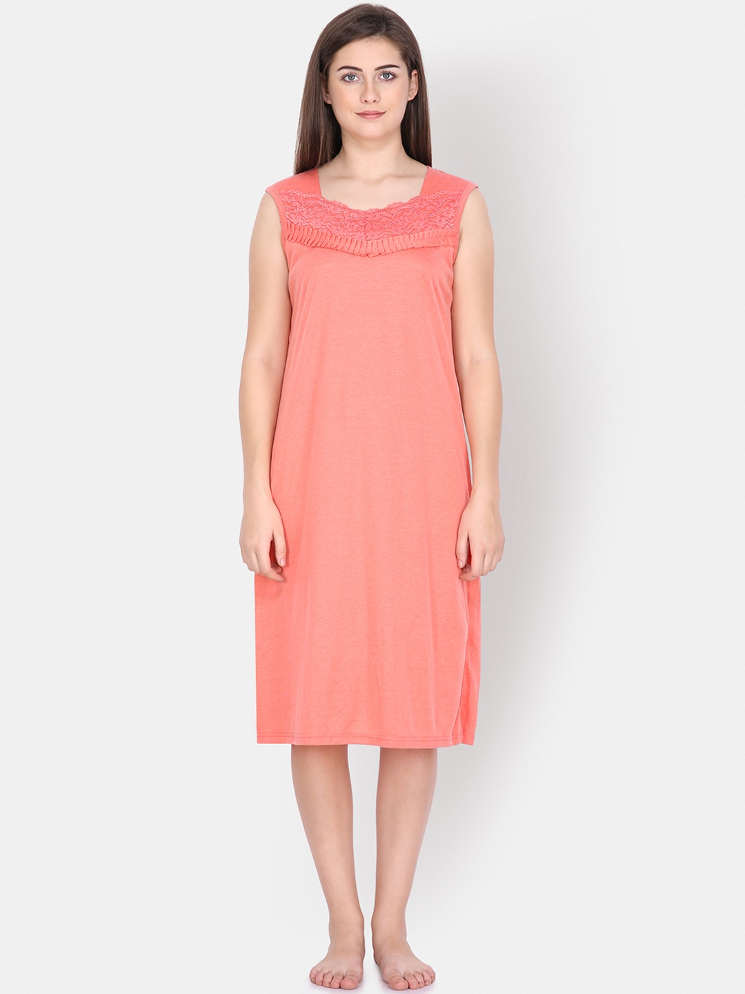 

Klamotten Peach-Coloured Solid Nightdress