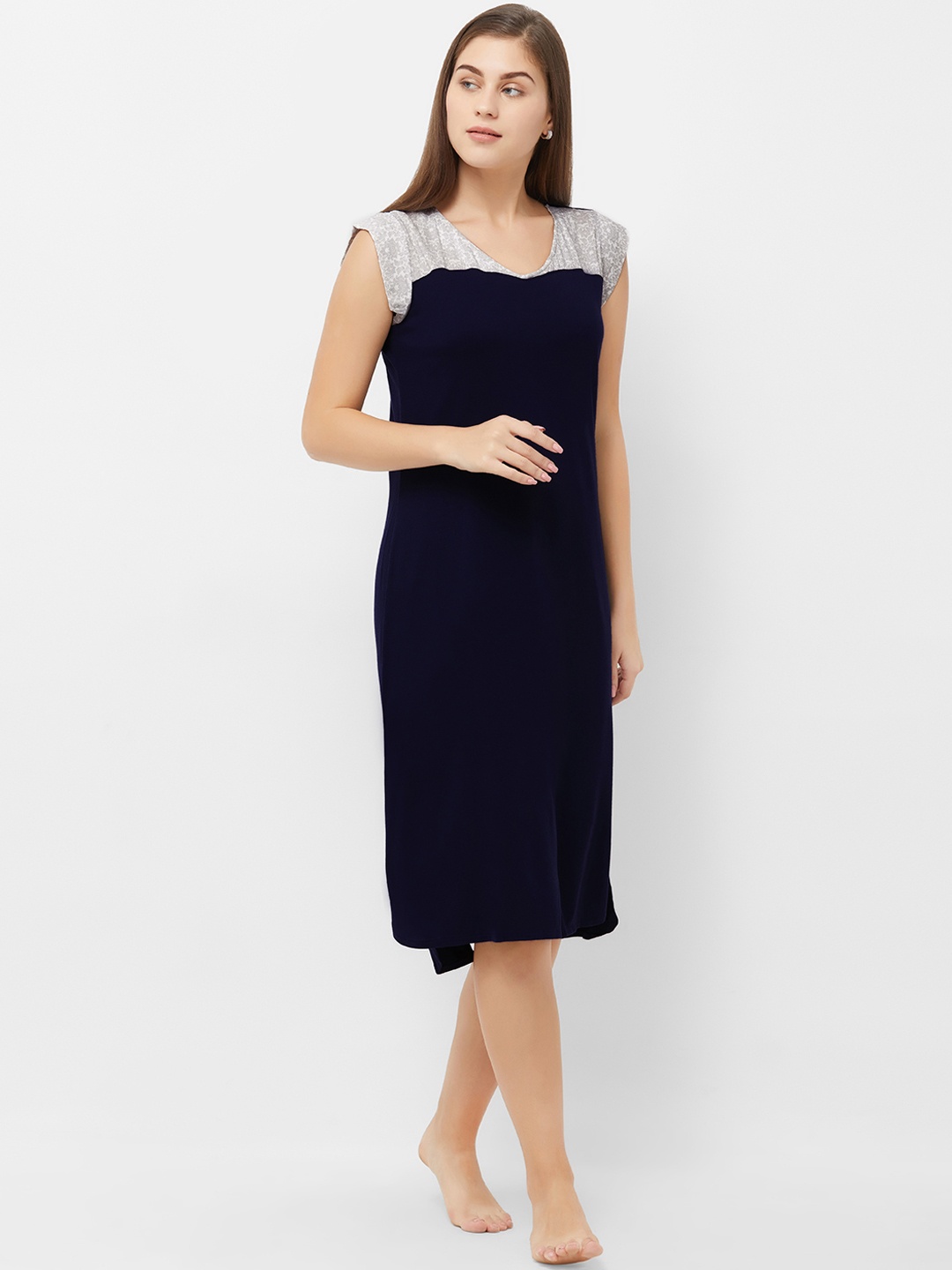 

Soie Navy Blue & Off-White Printed Nightdress