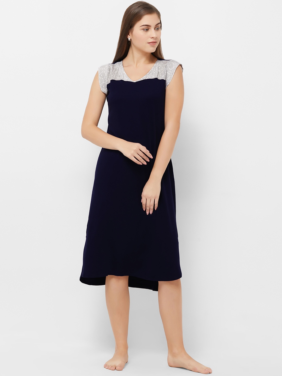 

Soie Navy Blue & Off-White Printed Nightdress