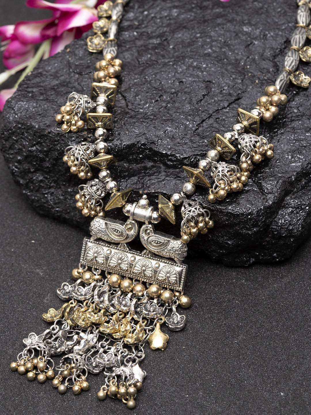 Moedbuille Gold-Toned & Silver-Toned Brass-Plated Handcrafted Tasselled Necklace