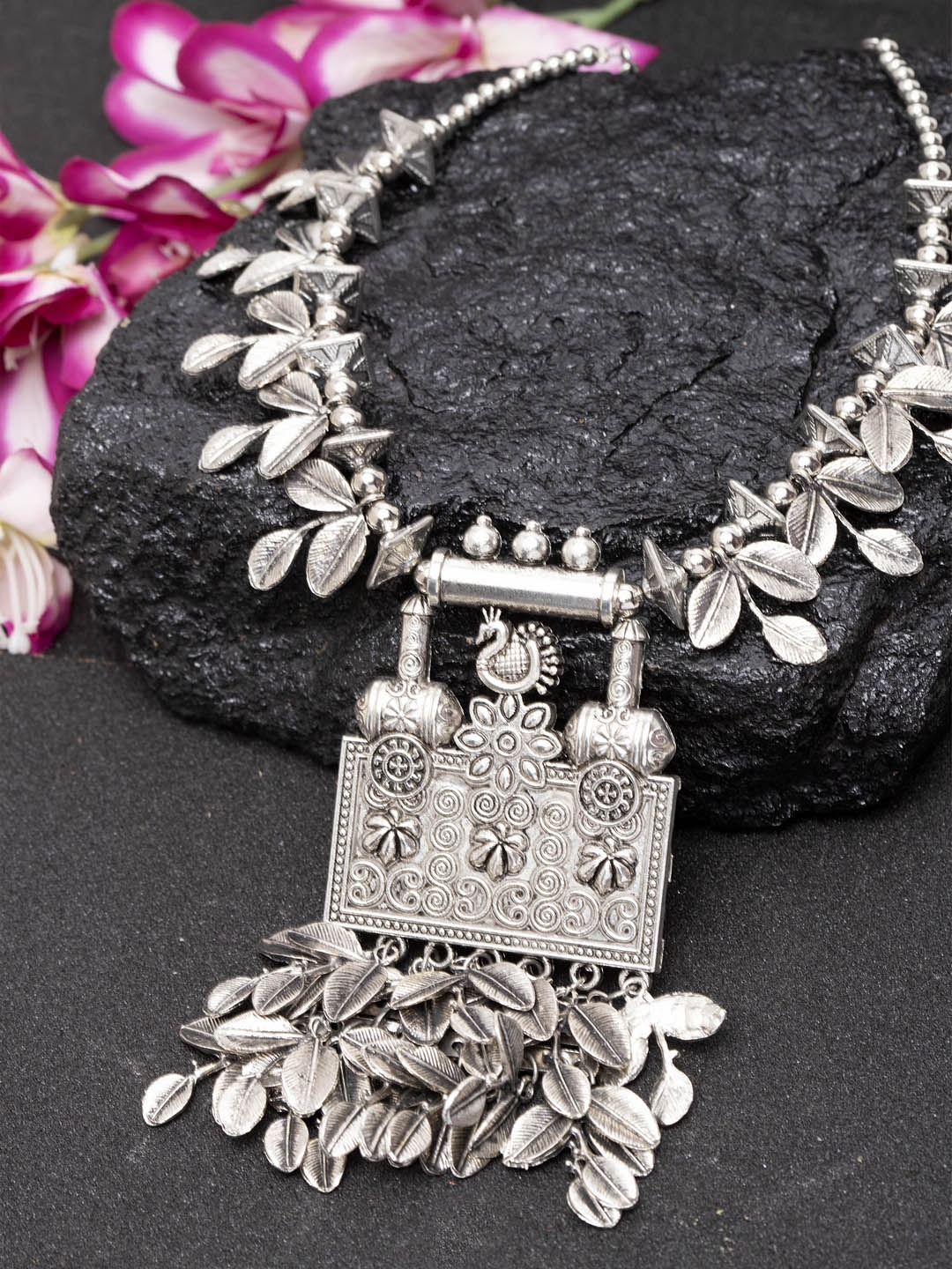 

Moedbuille Silver-Toned Brass-Plated Handcrafted Tasselled Necklace