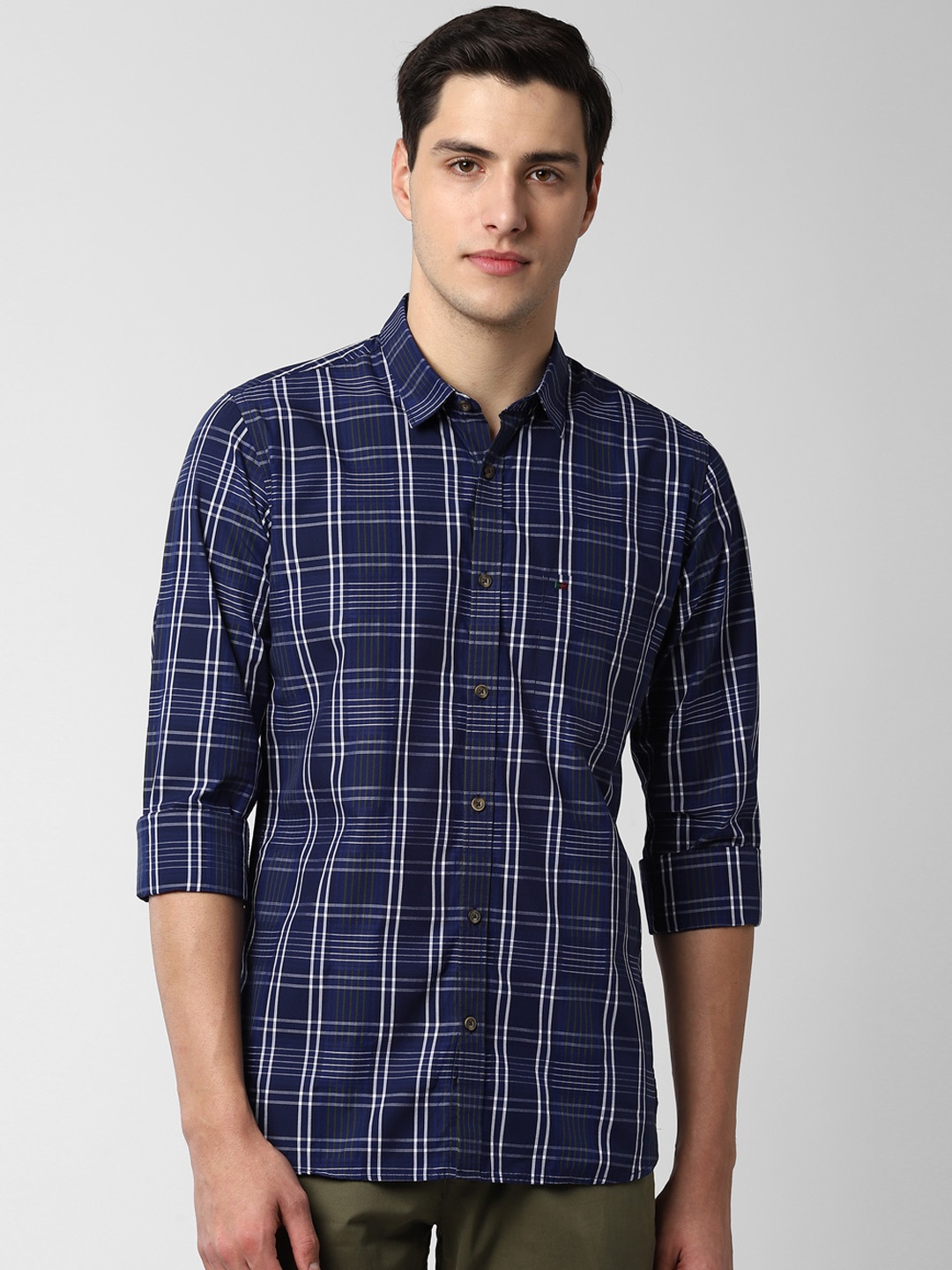 

Peter England Casuals Men Navy Blue & White Slim Fit Checked Casual Shirt