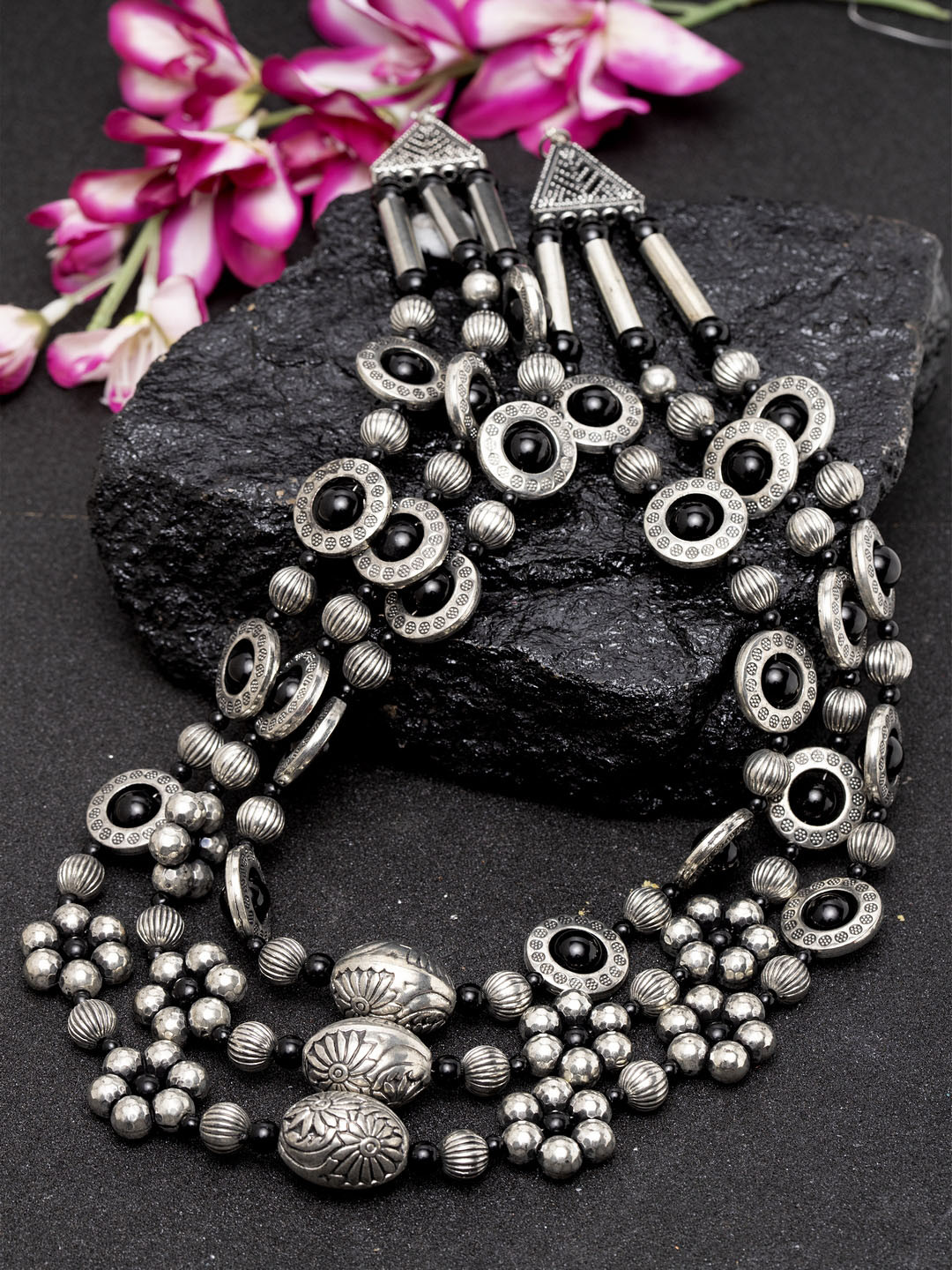 

Moedbuille Silver-Toned & Black Handcrafted Brass-Plated Layered Necklace