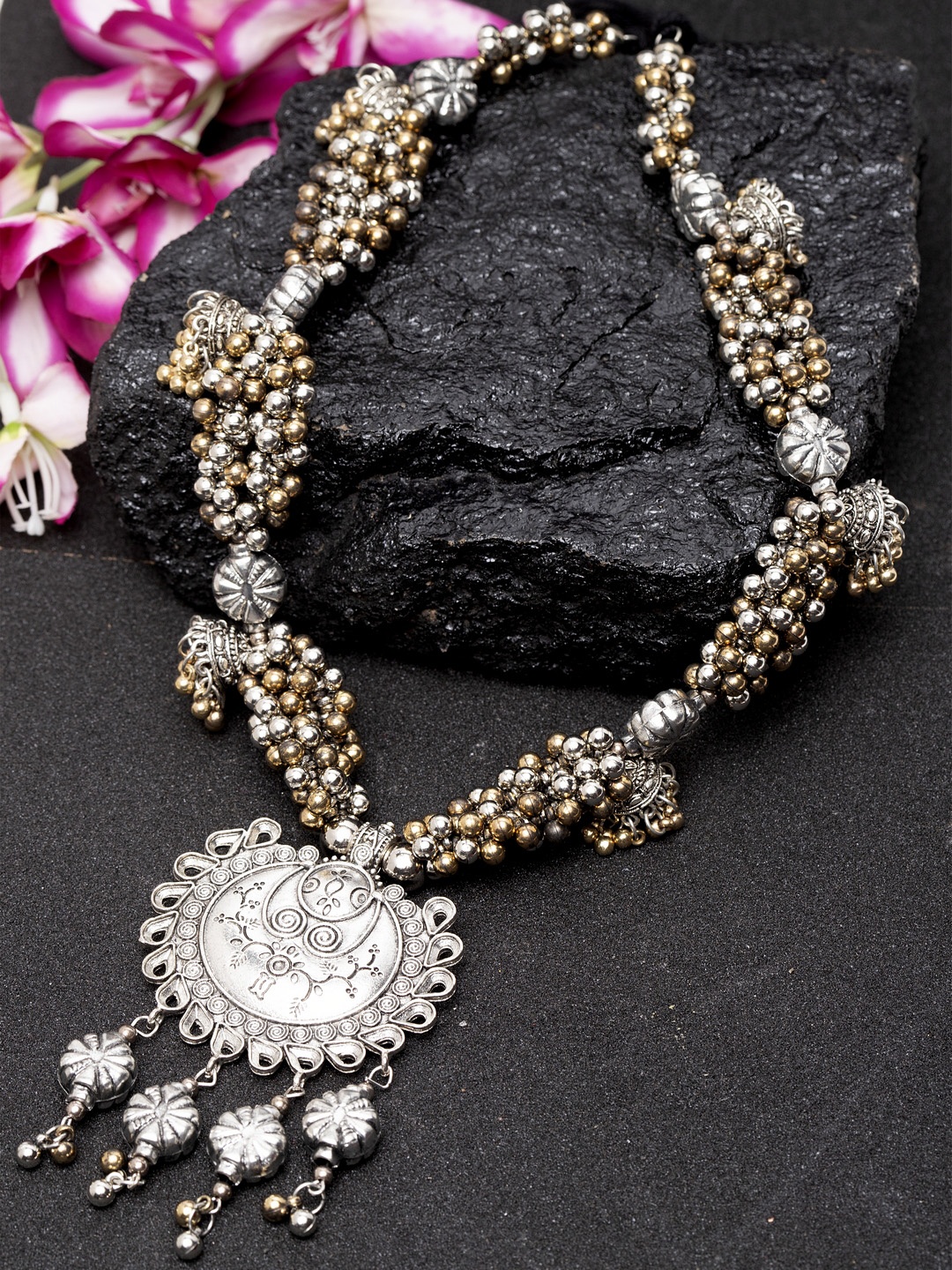 

Moedbuille Women Gold-Toned & Silver-Toned German Silver Handcrafted Tribal Necklace