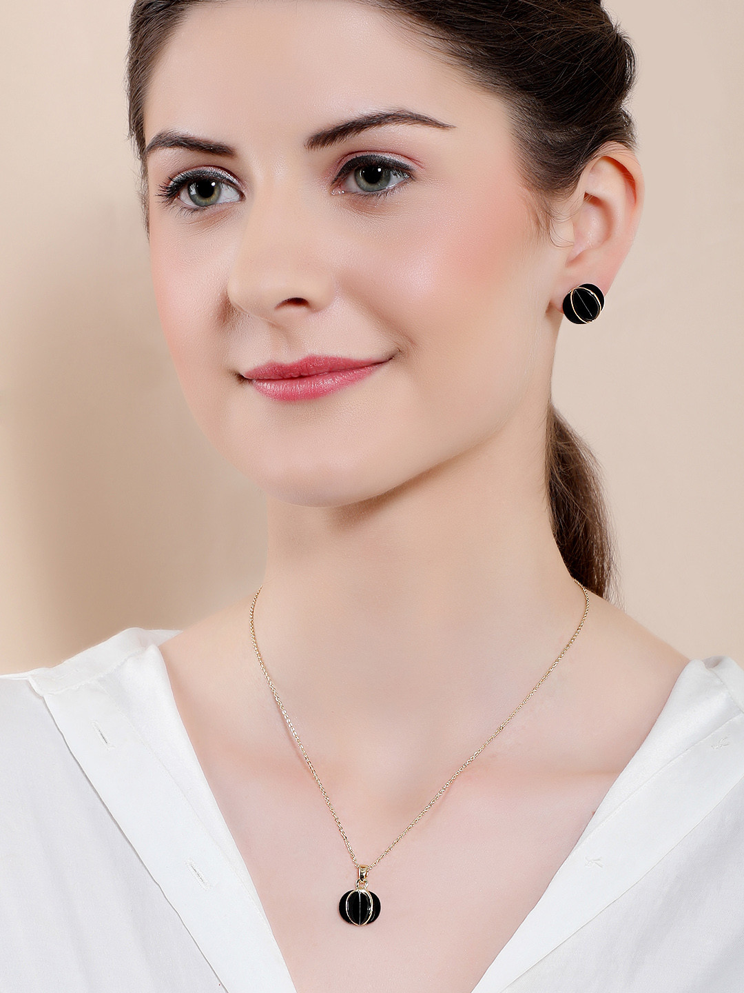 

Rubans Gold-Toned & Black Handcrafted Pendant With Earrings