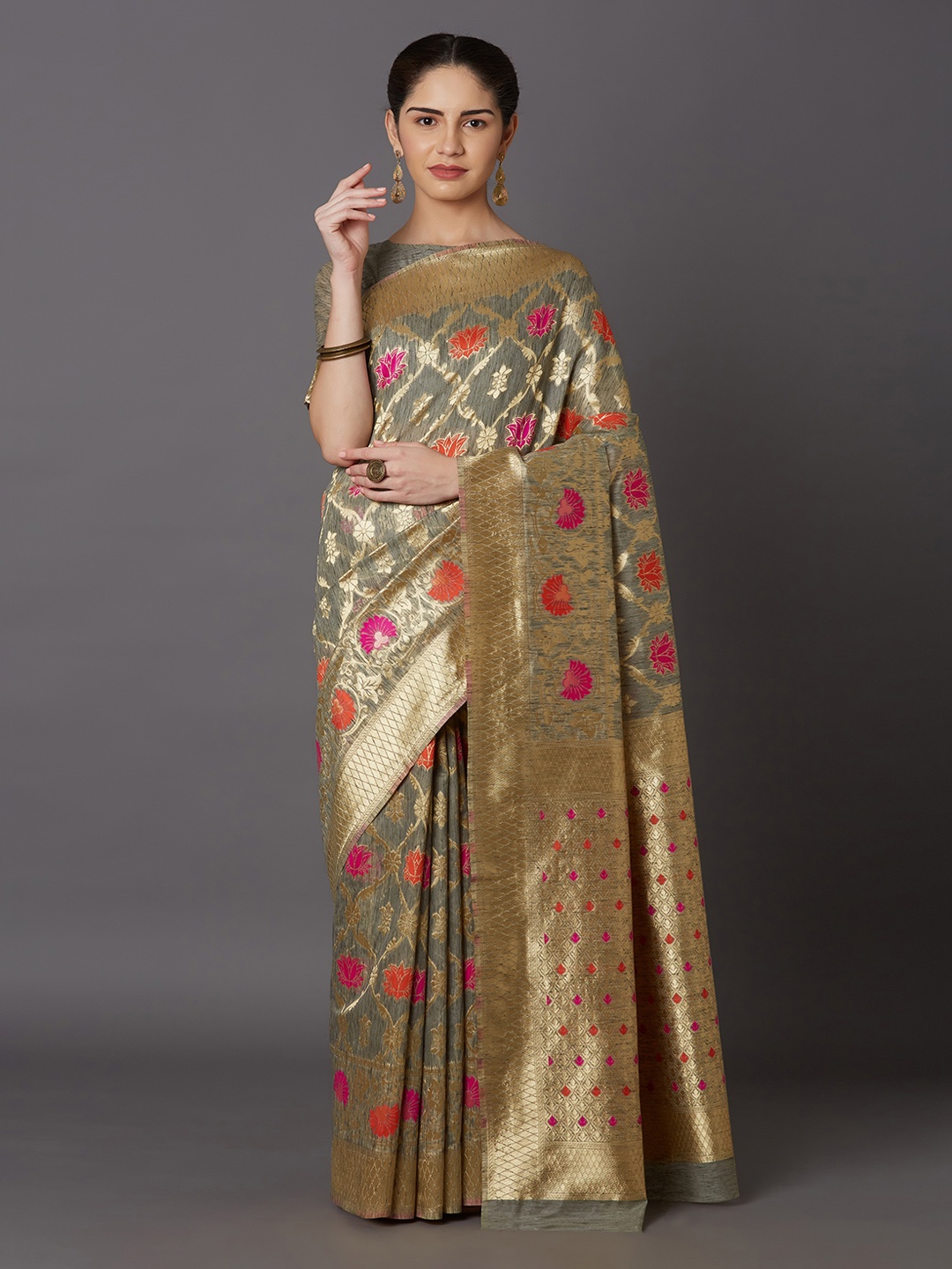 

Mitera Olive Green & Gold-Toned Silk Blend Woven Design Kanjeevaram Saree