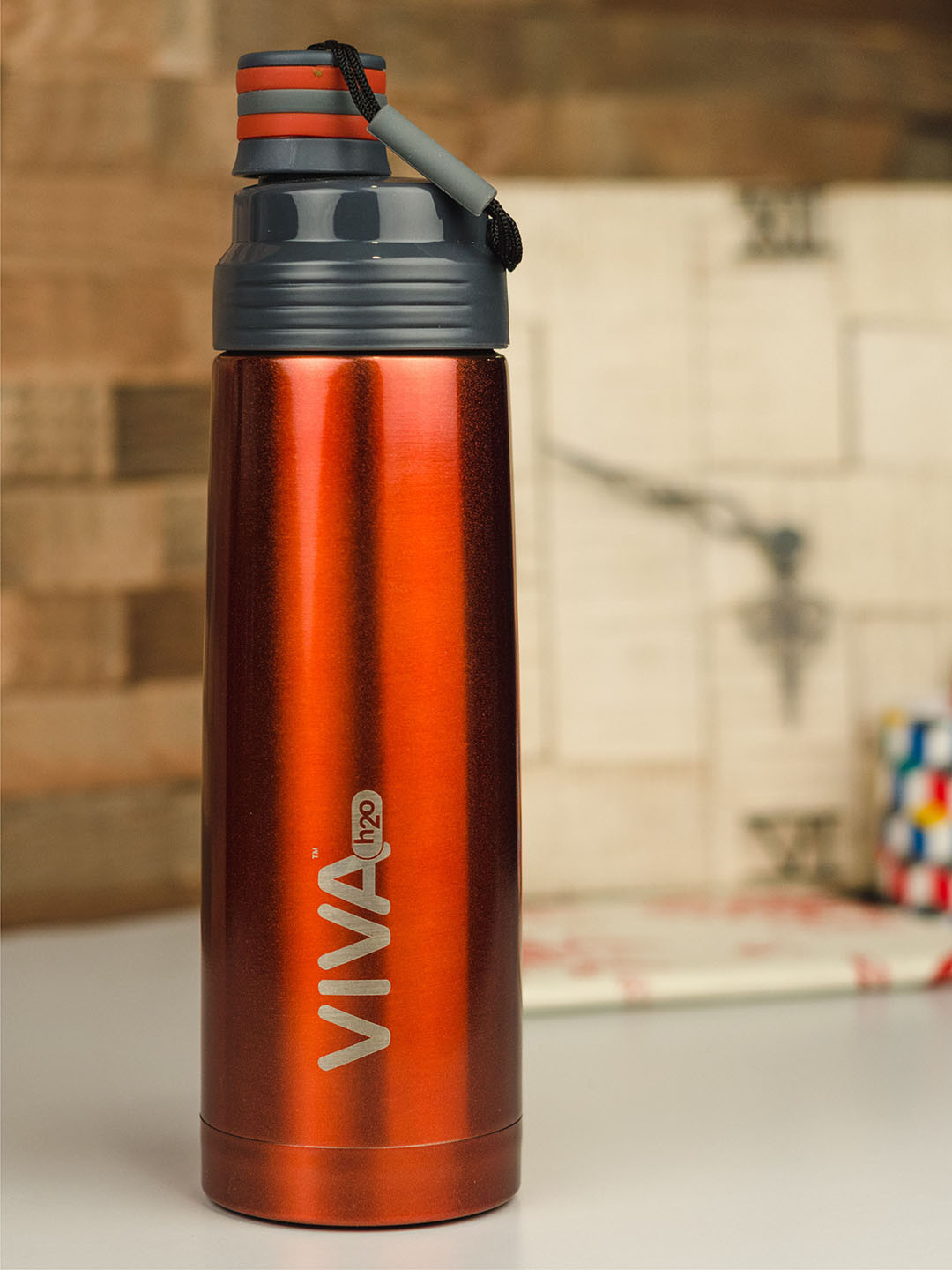 

VIVA h2o Red & Grey Solid Stainless Steel Vaccum Insulated Water Bottle 500 ml