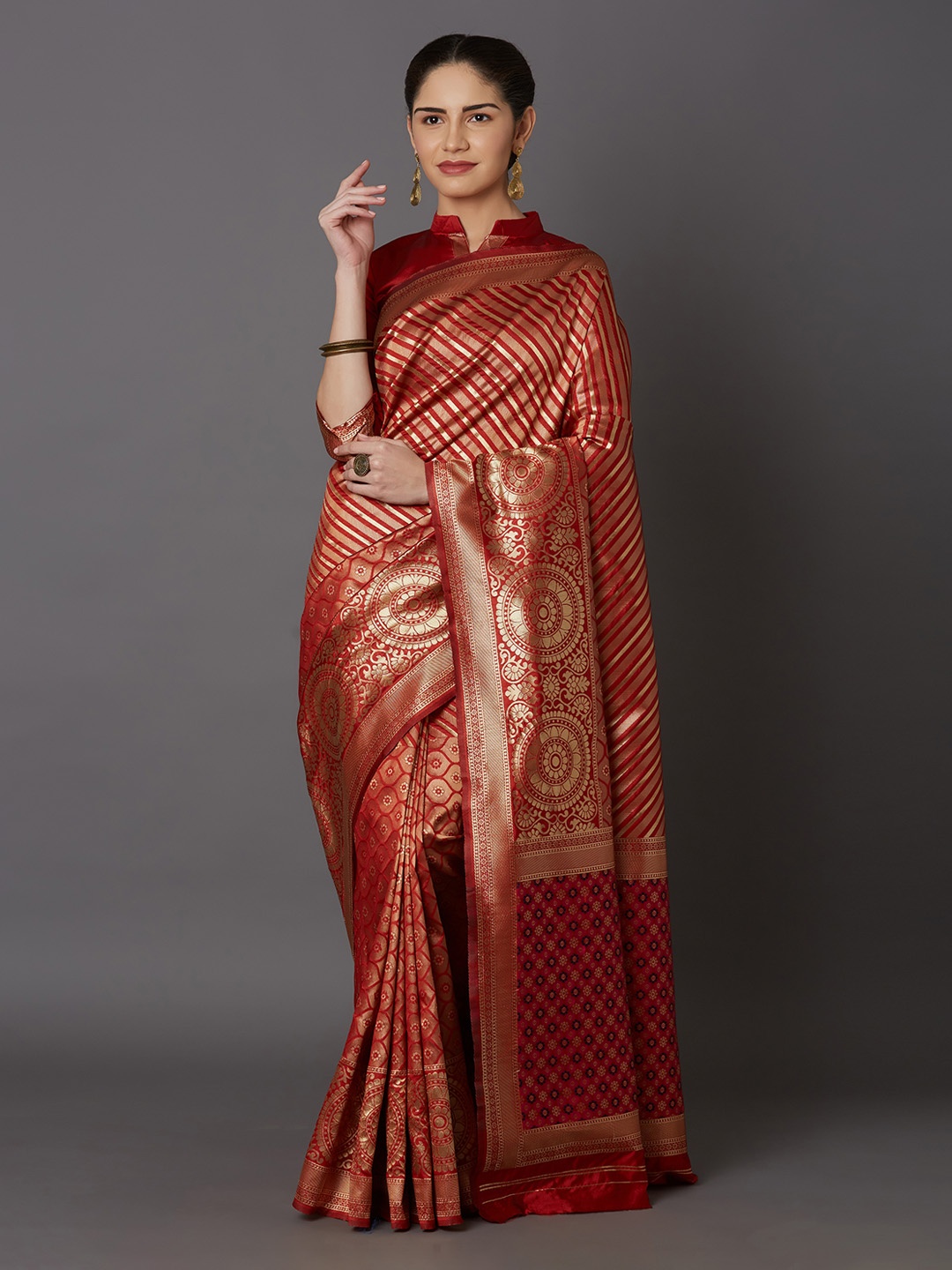 

Mitera Maroon & Gold-Toned Silk Blend Woven Design Kanjeevaram Saree