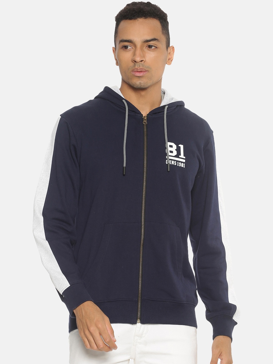 

Chennis Men Navy Blue Solid Hooded Sweatshirt