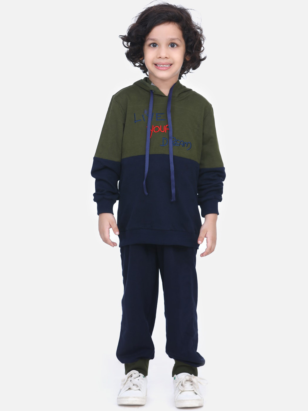 

LilPicks Boys Green & Navy Blue Colourblocked Top with Trousers