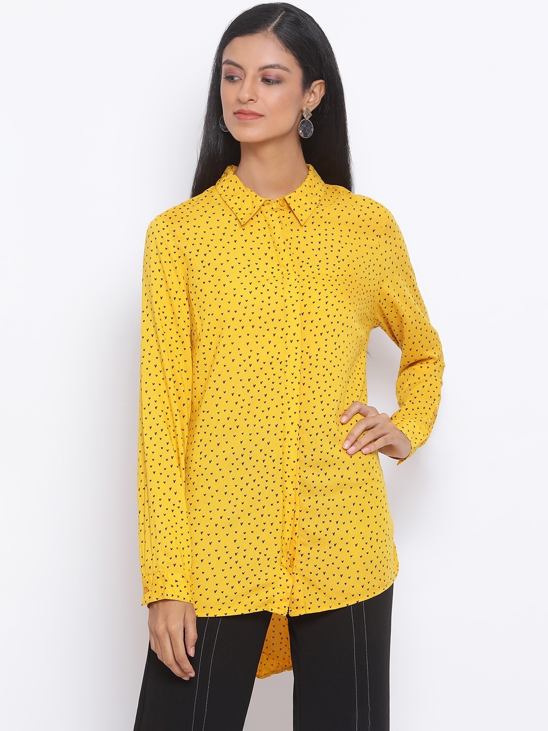 

Oxolloxo Women Yellow & Black Regular Fit Printed Casual Shirt