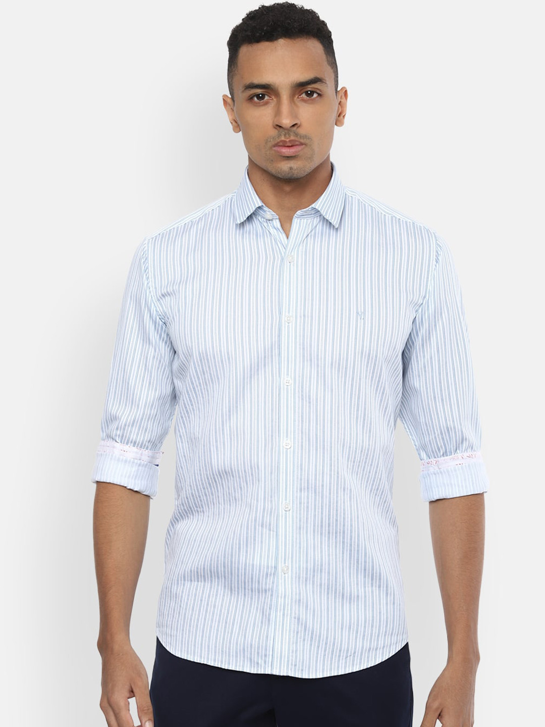 

V Dot Men Blue & White Slim Fit Striped Casual Shirt