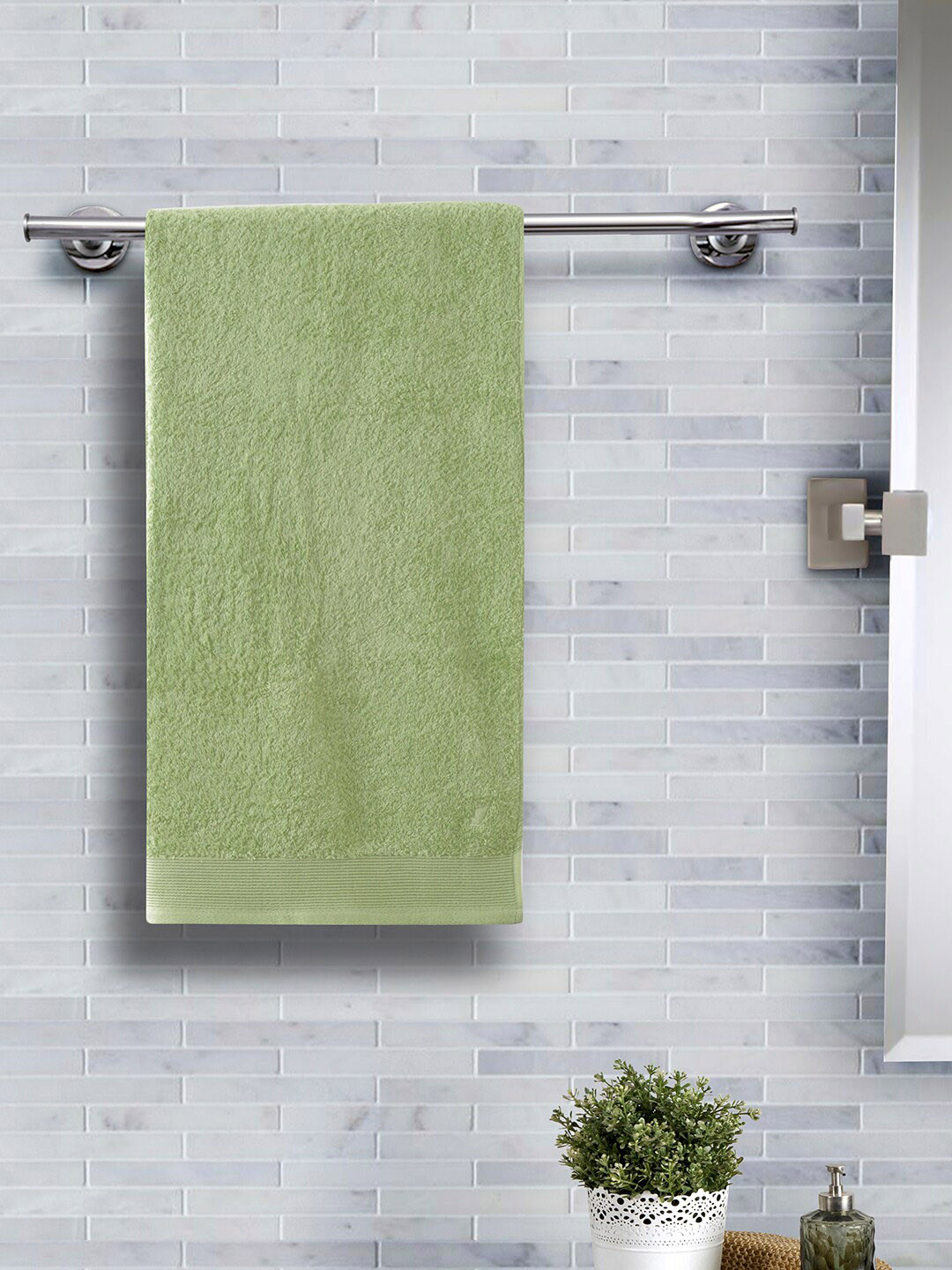 

MASPAR Unisex Green Solid 550 GSM Medium Bath Towel