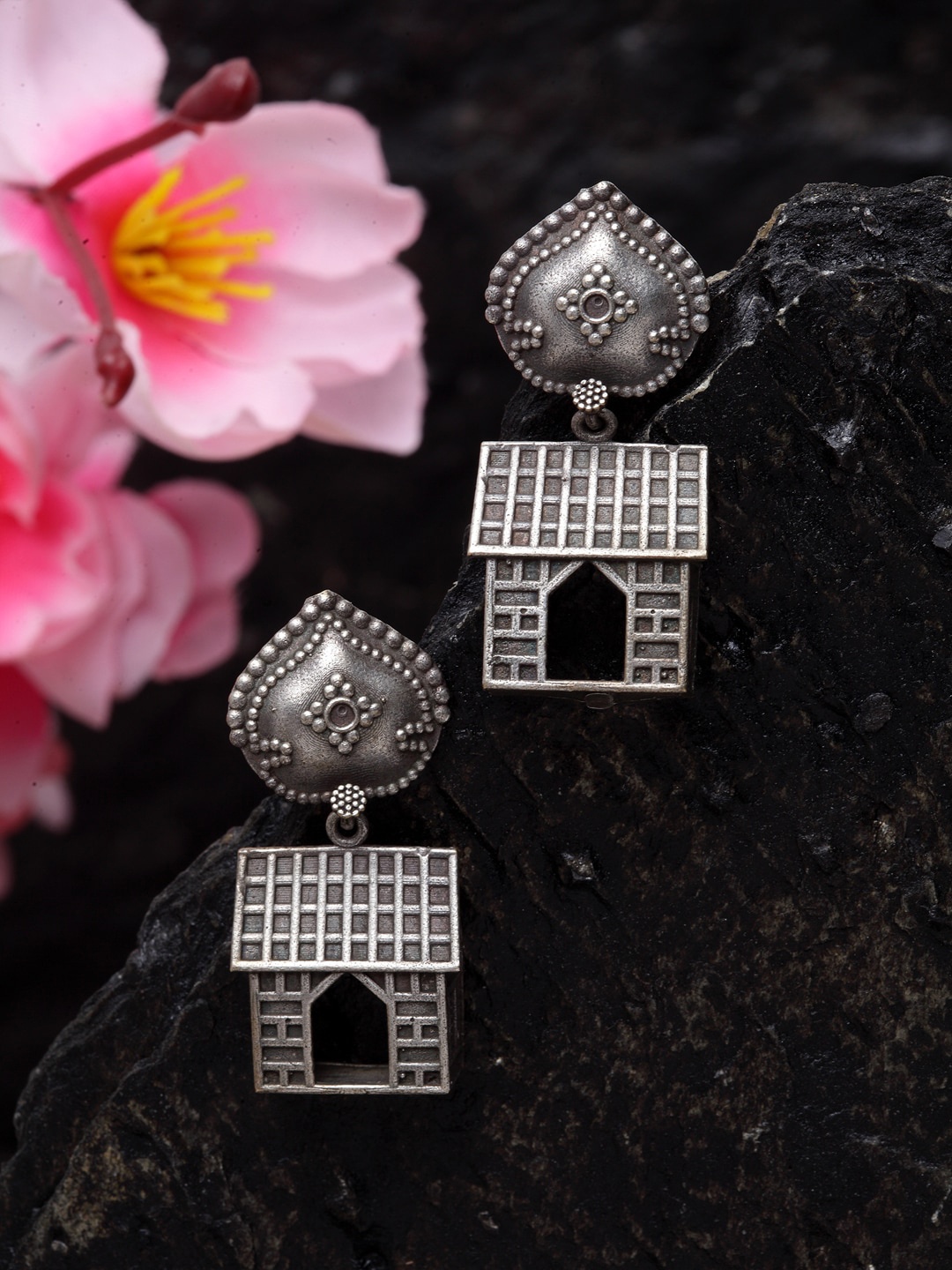 

Moedbuille Silver-Plated Contemporary Drop Earrings