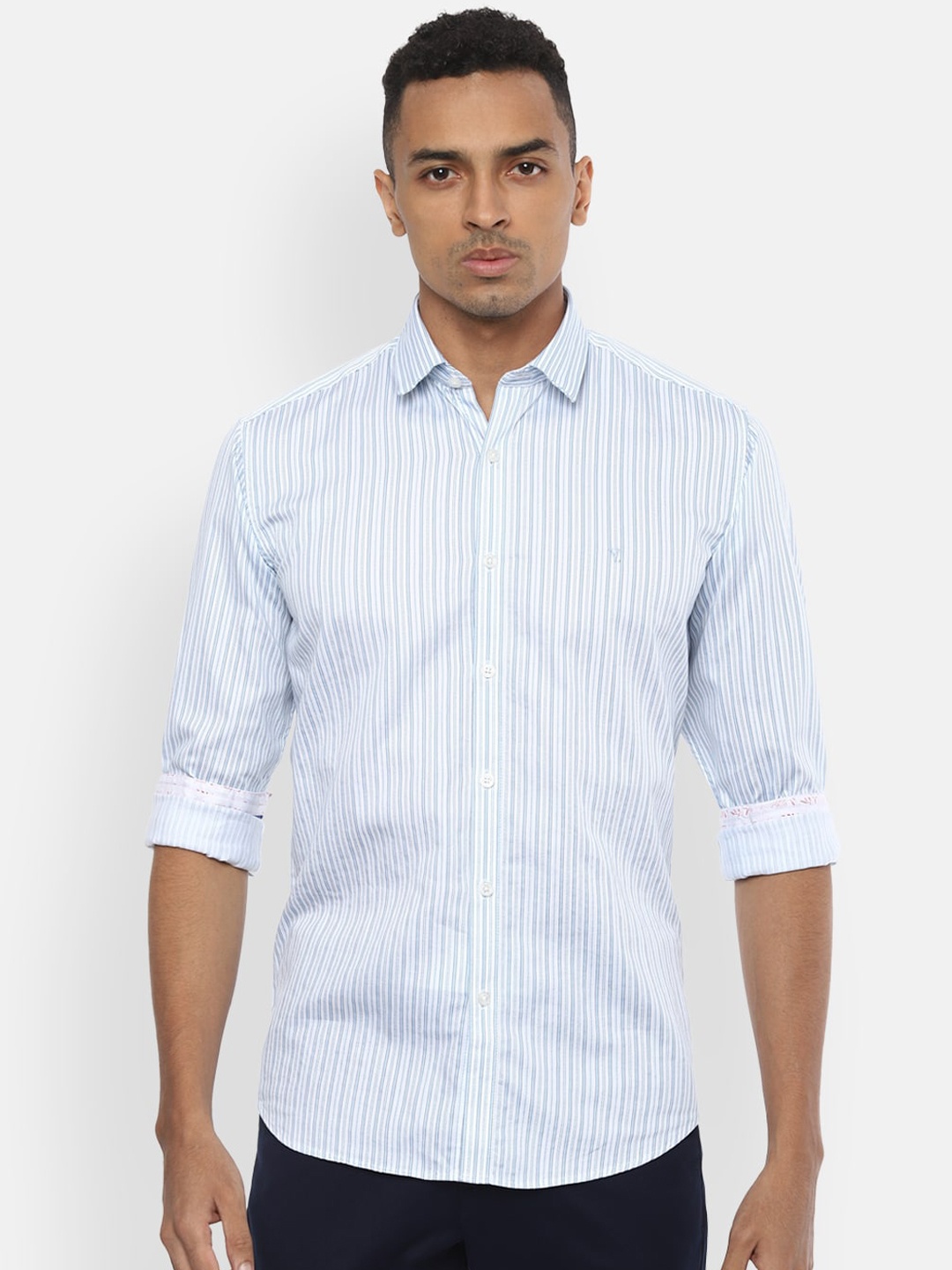 

V Dot Men Blue & White Slim Fit Striped Casual Shirt