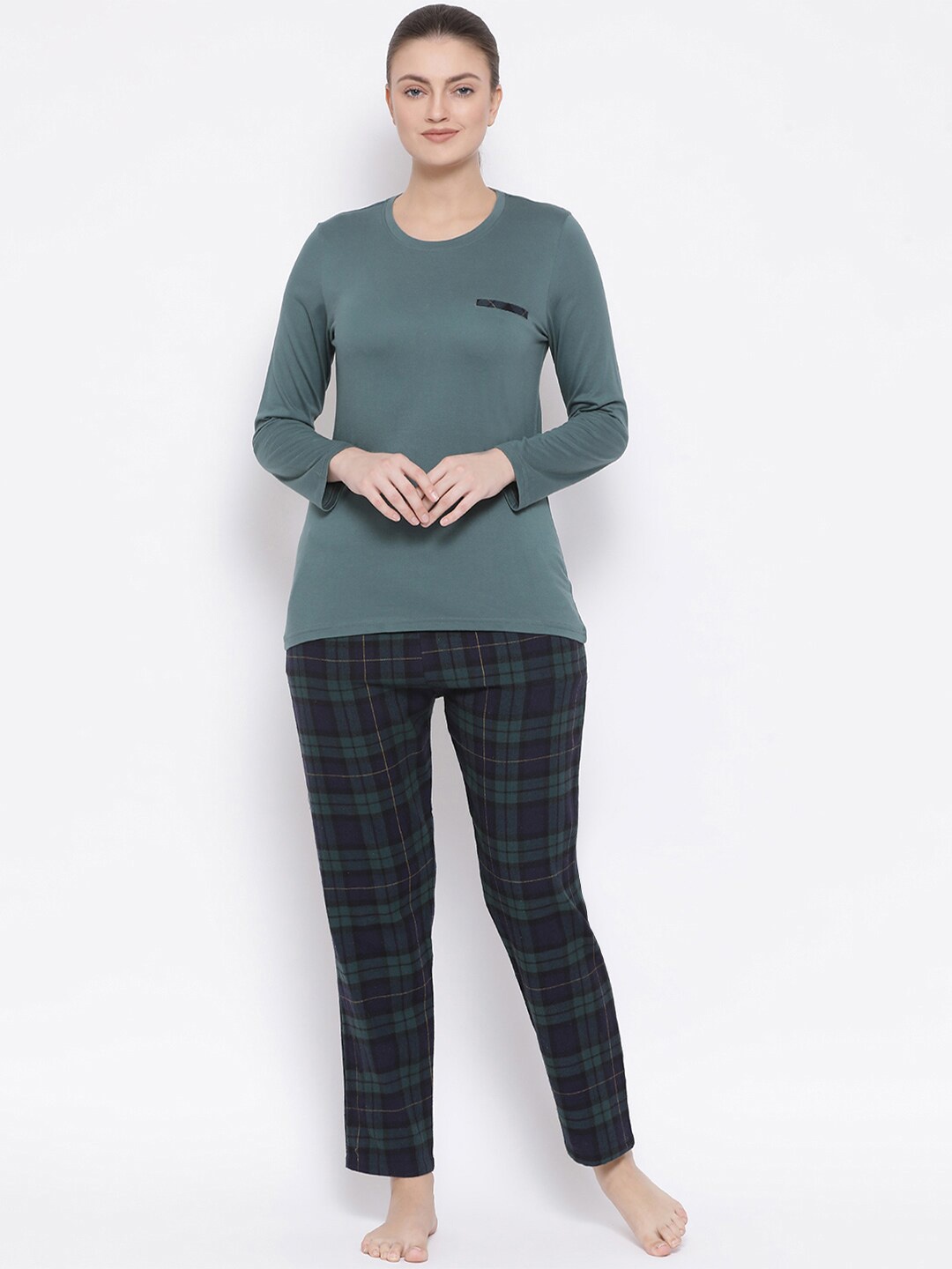 

Kanvin Women Green & Black Solid Night suit