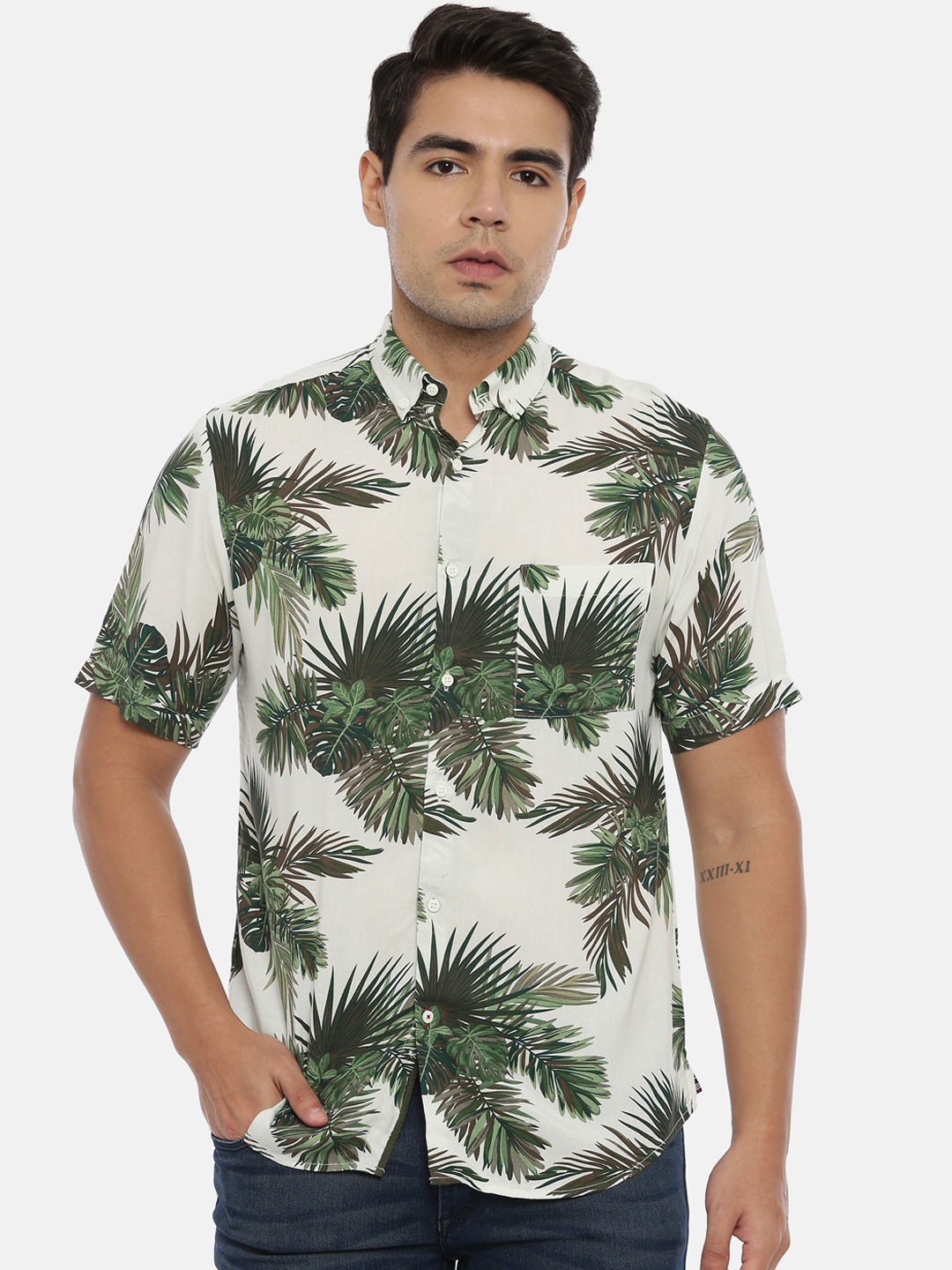 

Bene Kleed Men White & Green Regular Fit Printed Casual Shirt