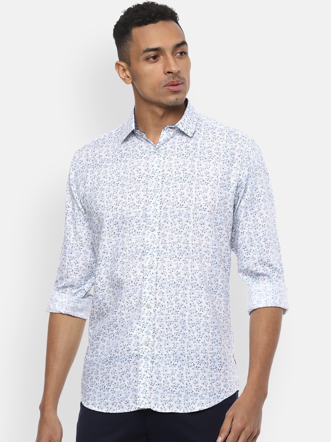 

V Dot Men White & Blue Slim Fit Printed Casual Shirt