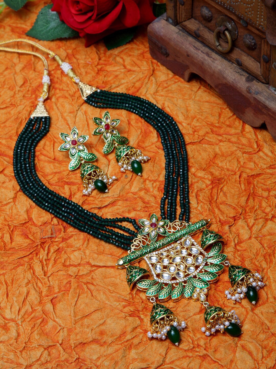 

Moedbuille Gold-Plated Green & White Kundan-Studded Onyx Beaded Meenakari Jadau Jewellery Set