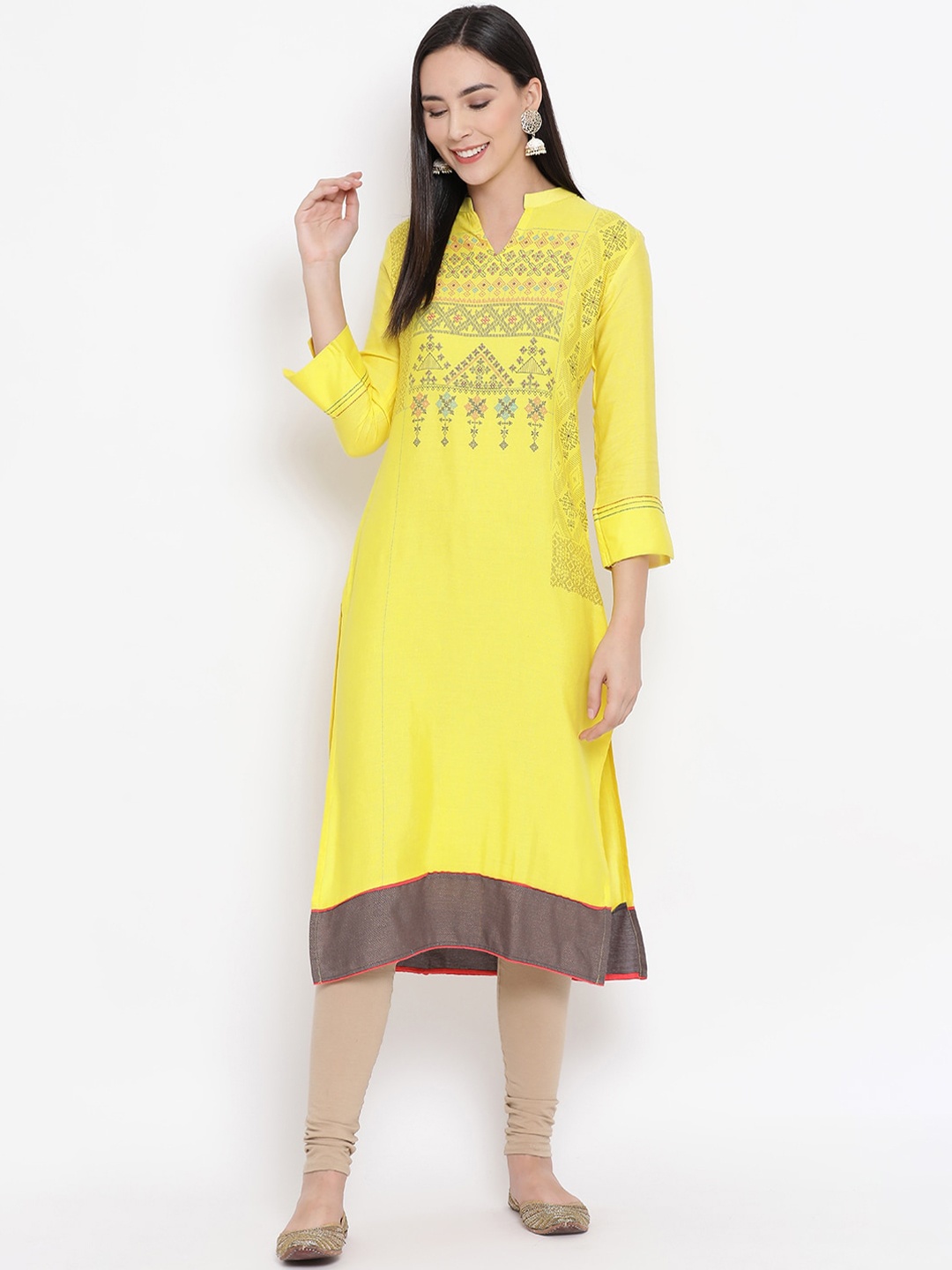

Span Women Yellow & Black Printed Straight Kurta