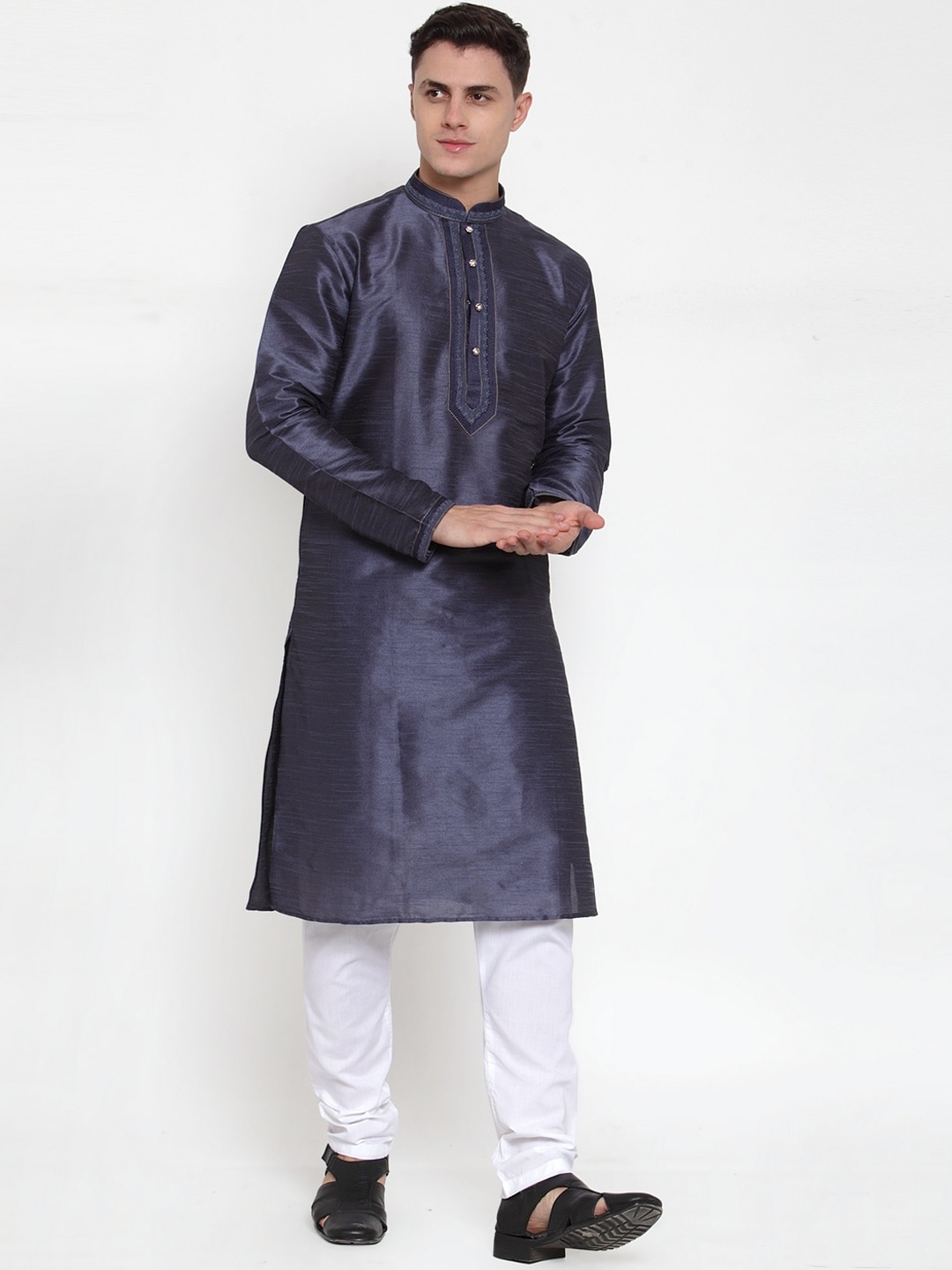 

MAXENCE Men Navy Blue & White Solid Kurta with Pyjamas