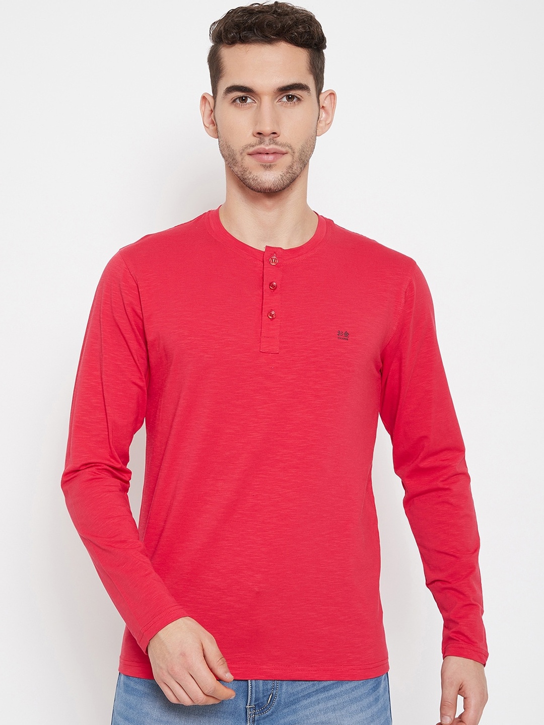 

Okane Men Red Solid Henley Neck T-shirt