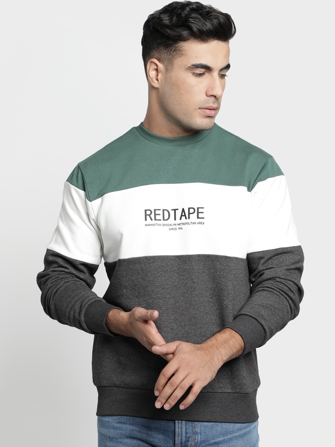 

Red Tape Men Grey Melange & Green Colourblocked Sweatshirt