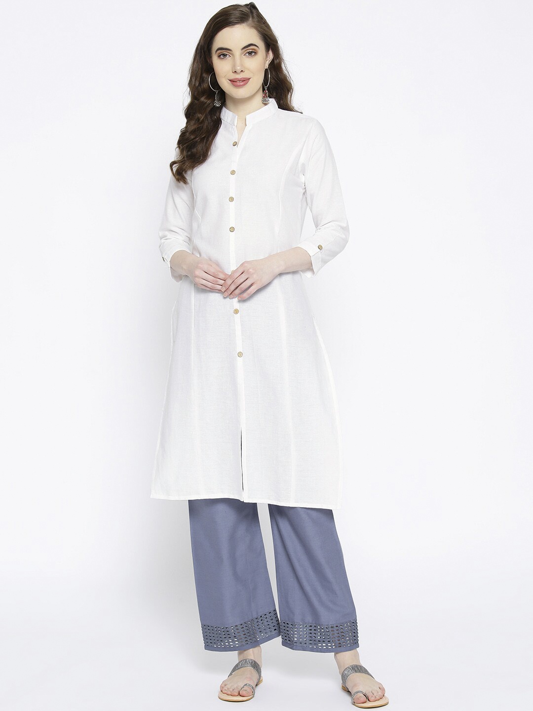 

Vastraa Fusion Women White Solid Straight Kurta