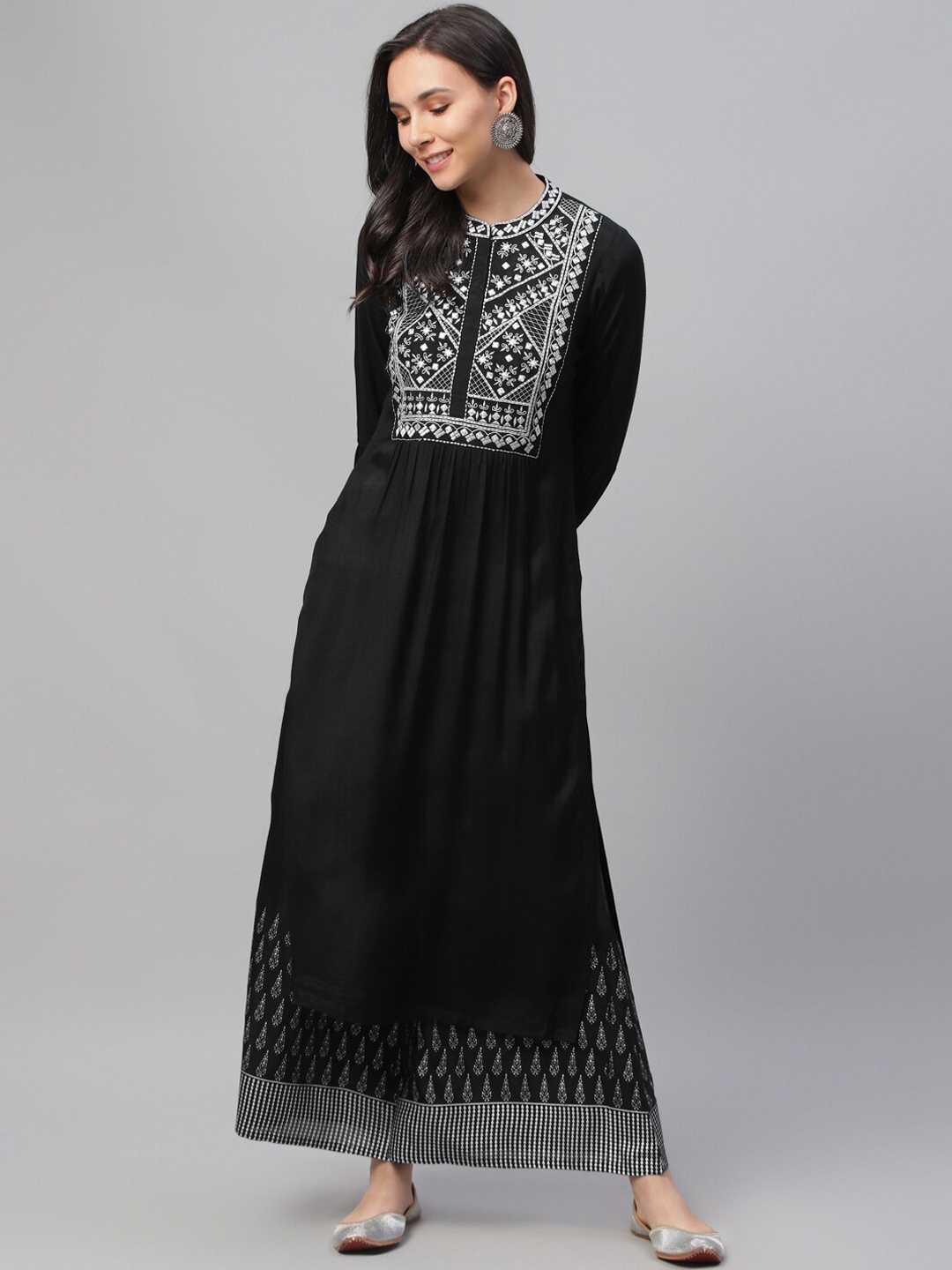 

Libas Women Black Embroidered Straight Kurta