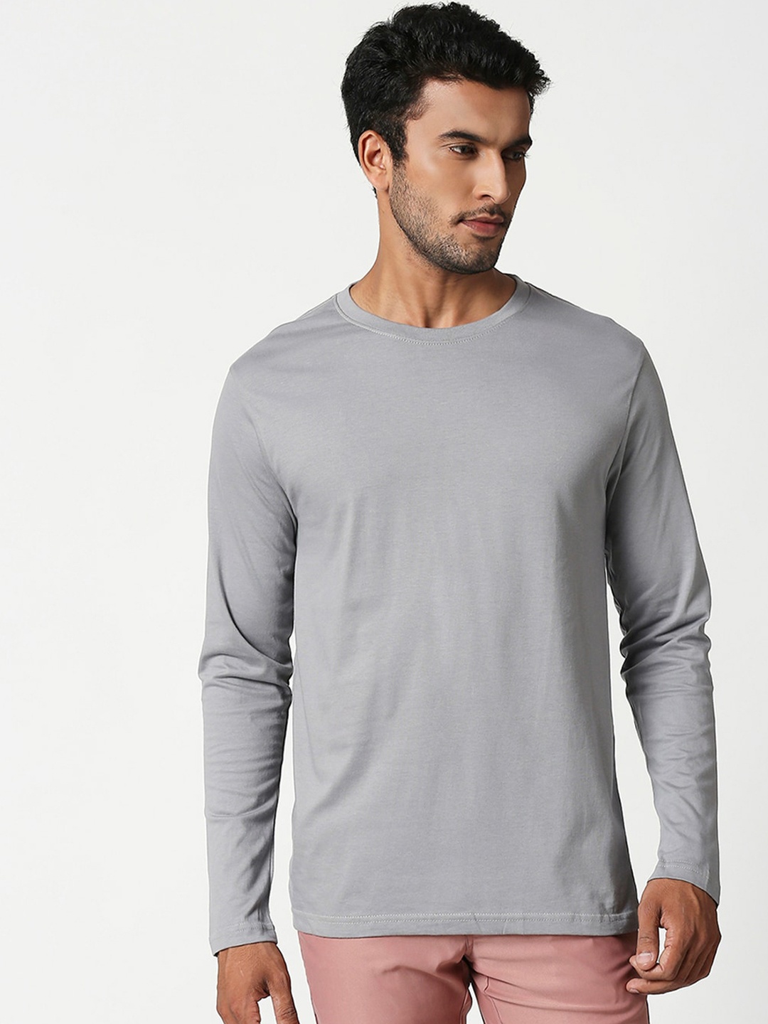 

Bewakoof Men Grey Solid Round Neck Pure Cotton T-shirt