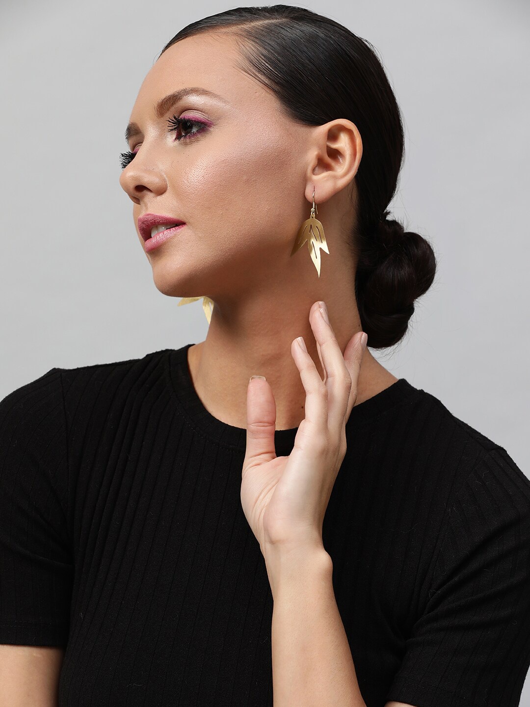 

STREET 9 Gold-Plated Leaf Shaped Drop Earrings