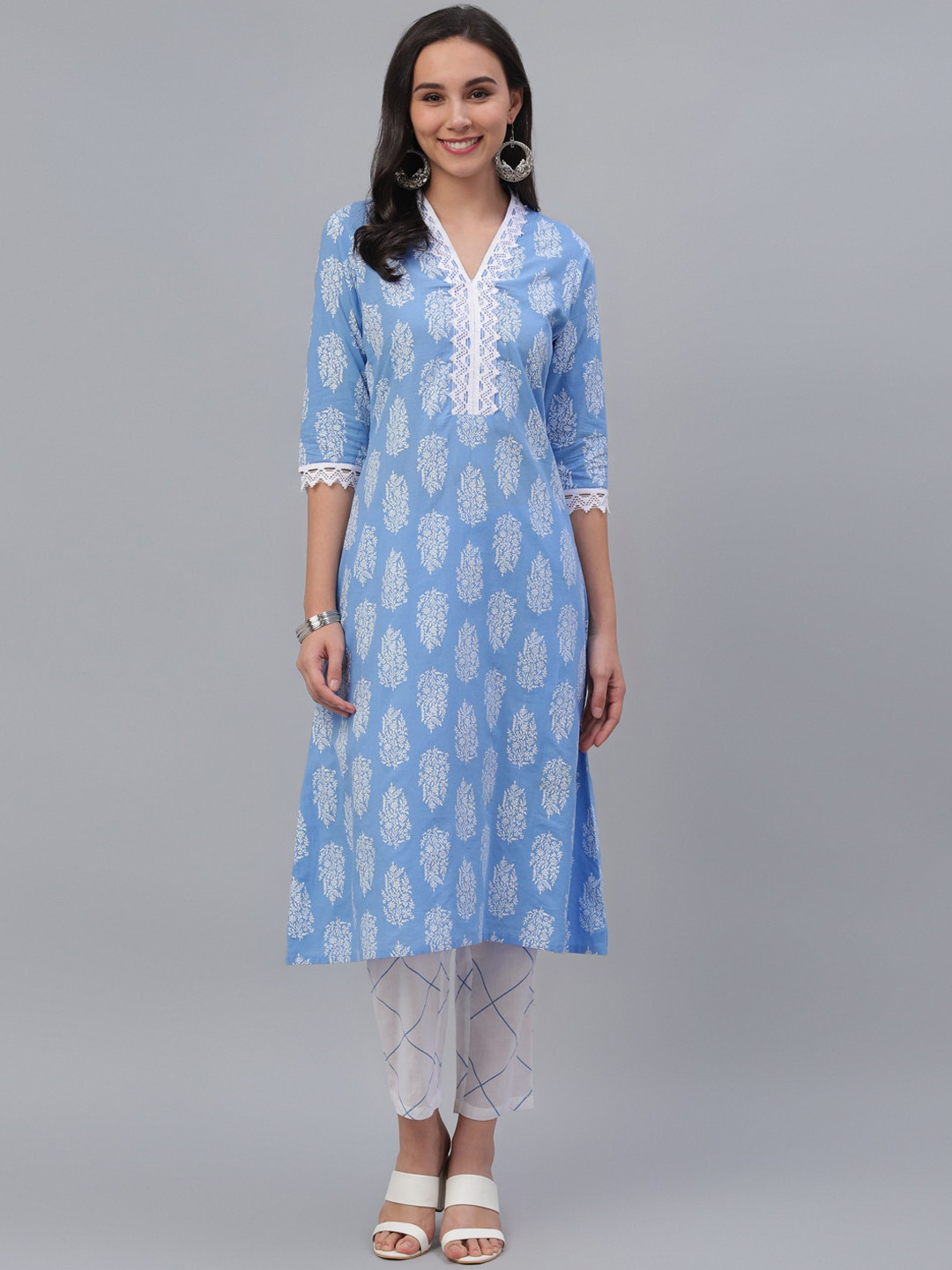 

GERUA Women Blue & Off-White Printed Kurta with Trousers